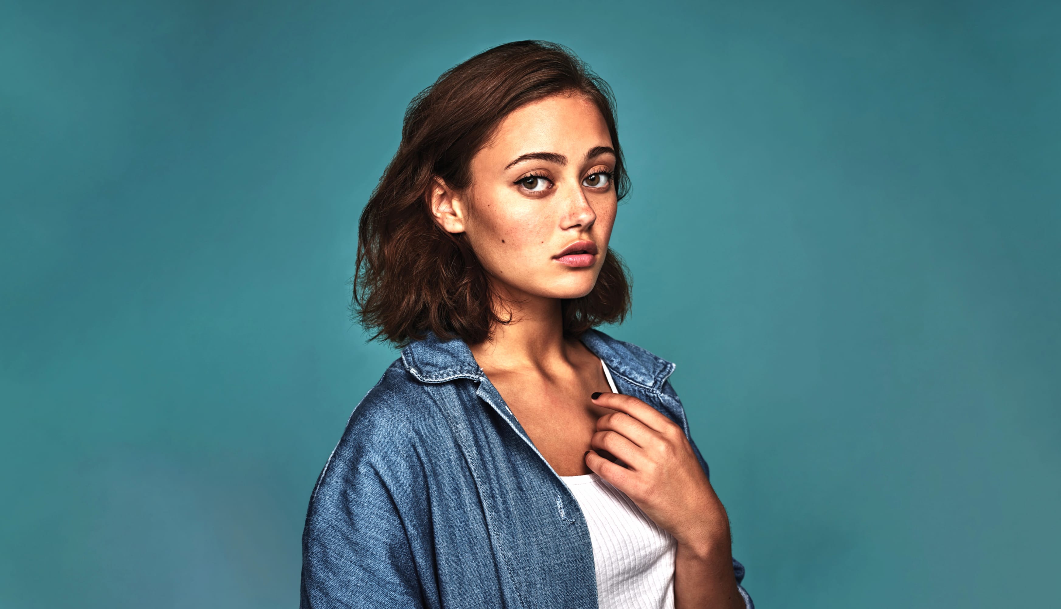 Ella Purnell Pastel cyan wallpapers HD quality