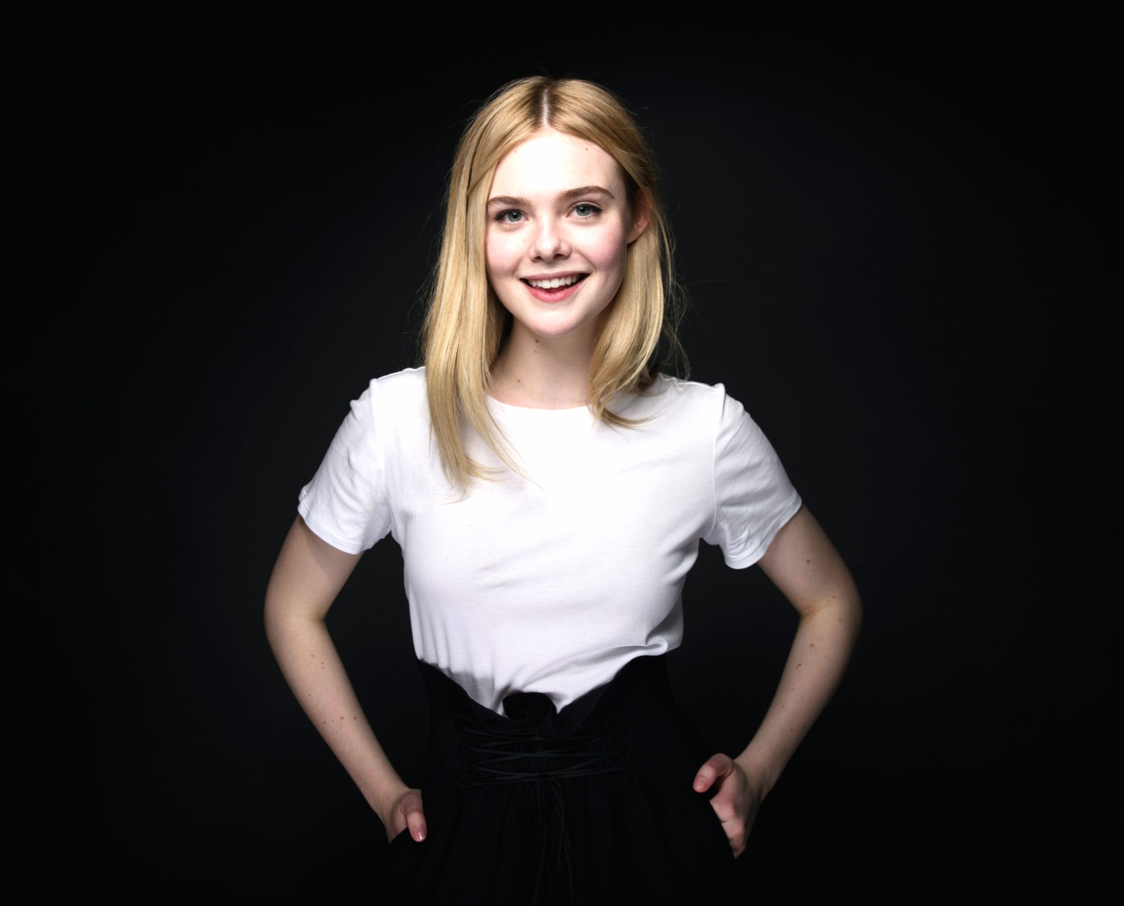 Elle Fanning Smile at 1280 x 960 size wallpapers HD quality