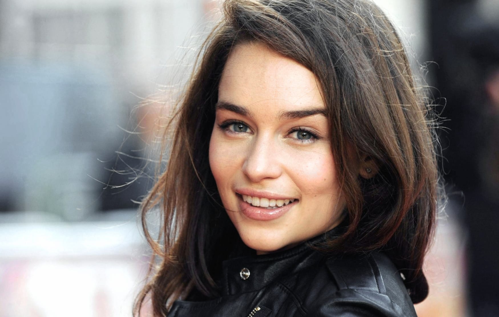 Emilia Clarke Charming Smile wallpapers HD quality