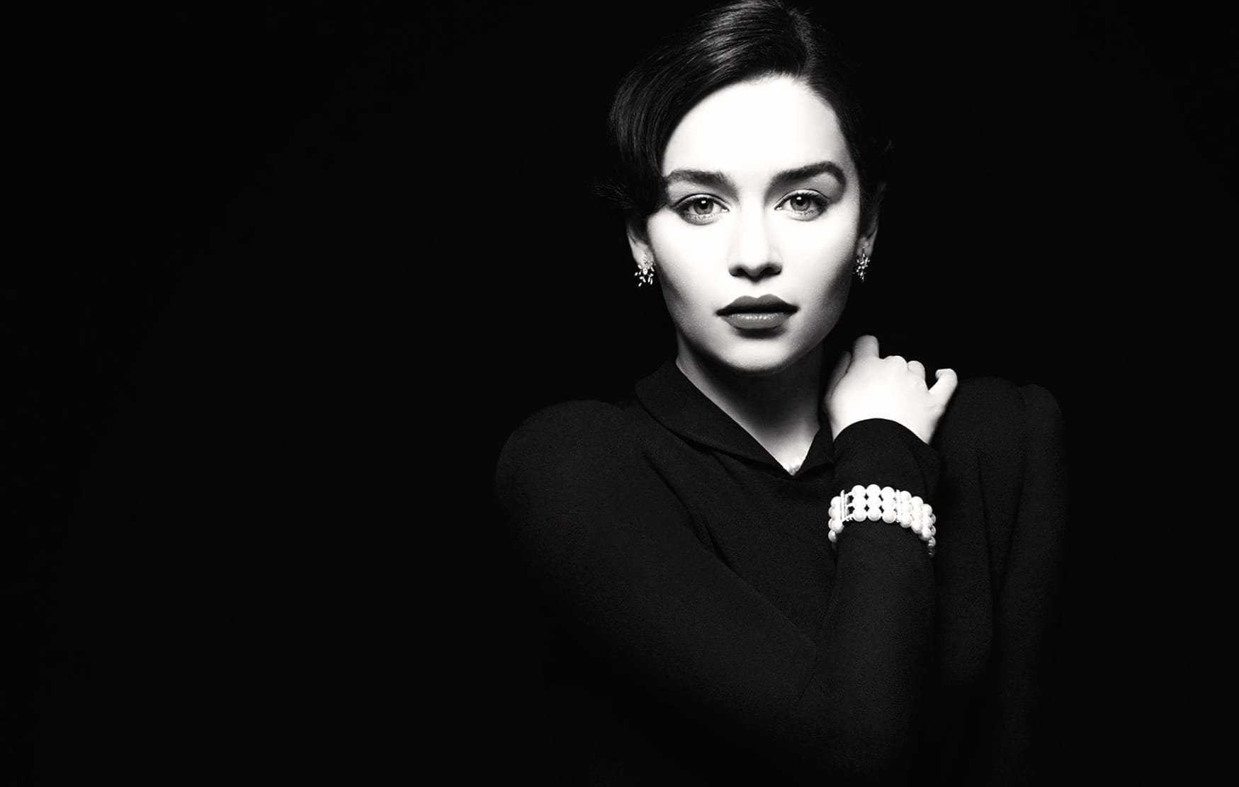 Emilia Clarke Stunning Black & White wallpapers HD quality