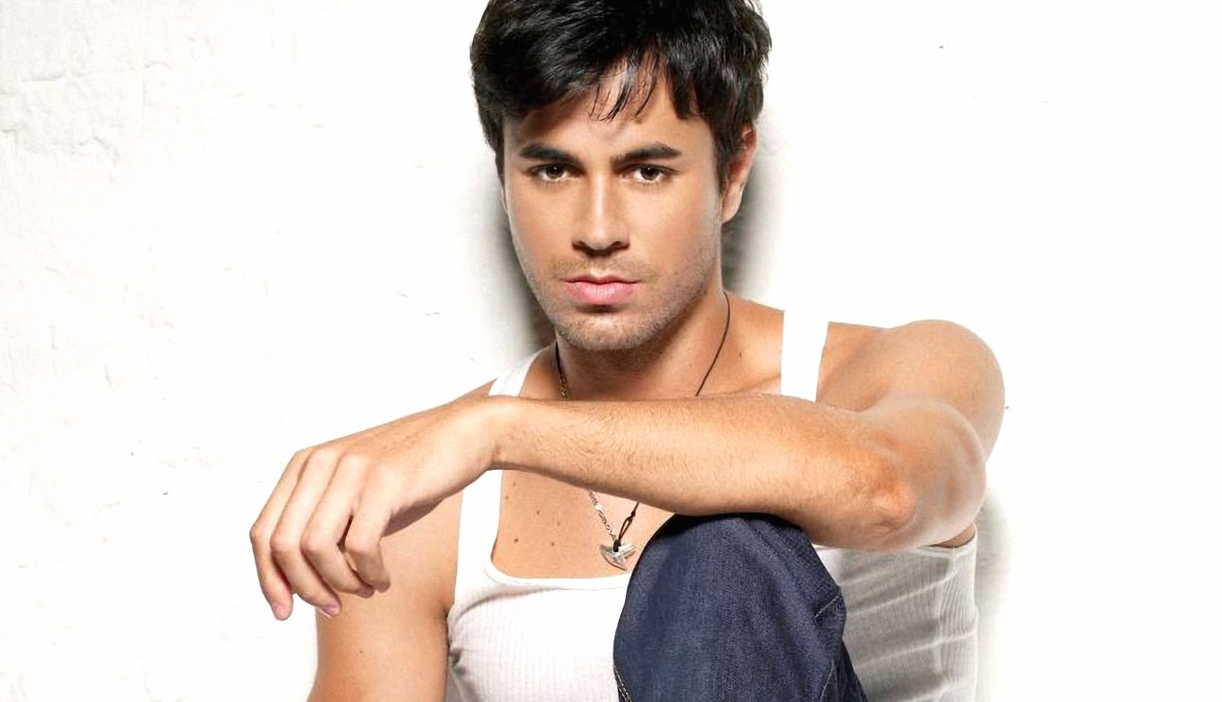 Enrique Iglesias A Touch of Music wallpapers HD quality