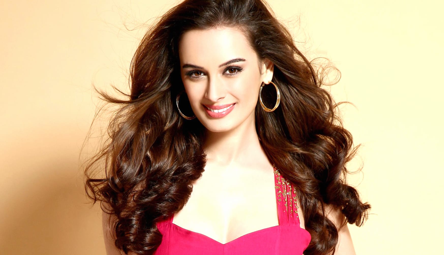 Evelyn Sharma Bollywood Celebrity in Stunning wallpapers HD quality