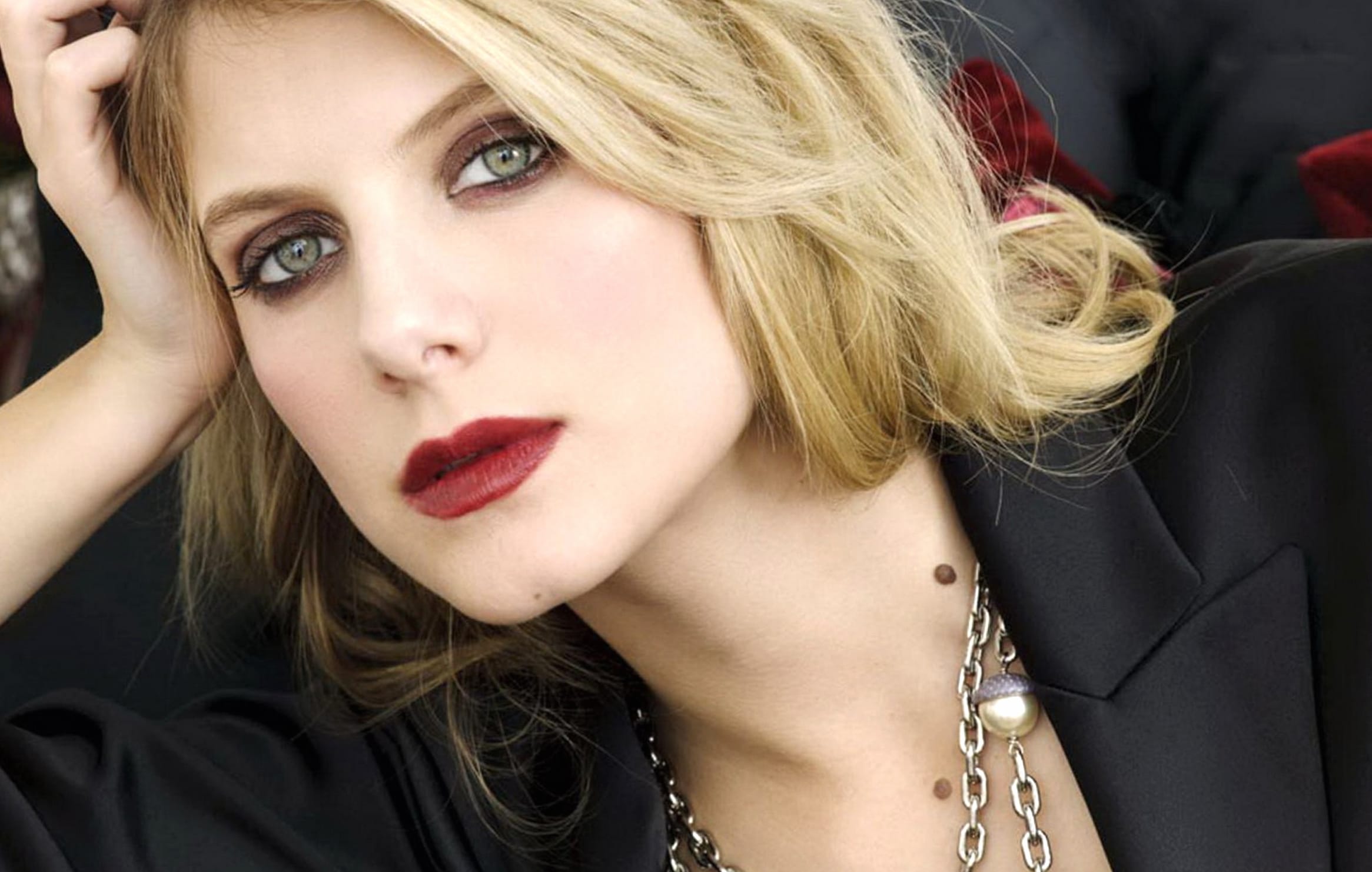 French Actress Celebrity Melanie Laurent wallpapers HD quality