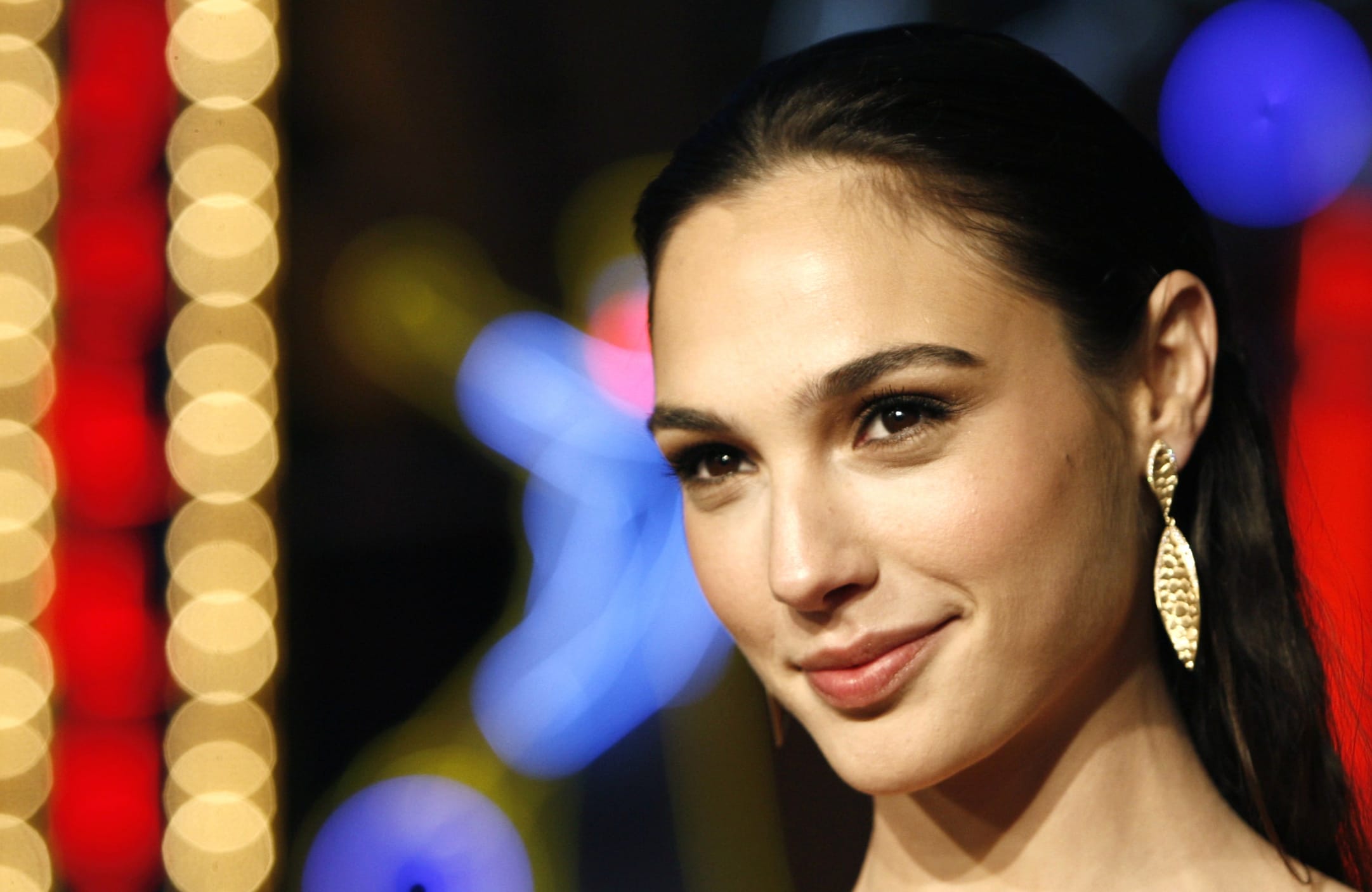 Gal Gadot A Captivating Celebrity Portrait wallpapers HD quality