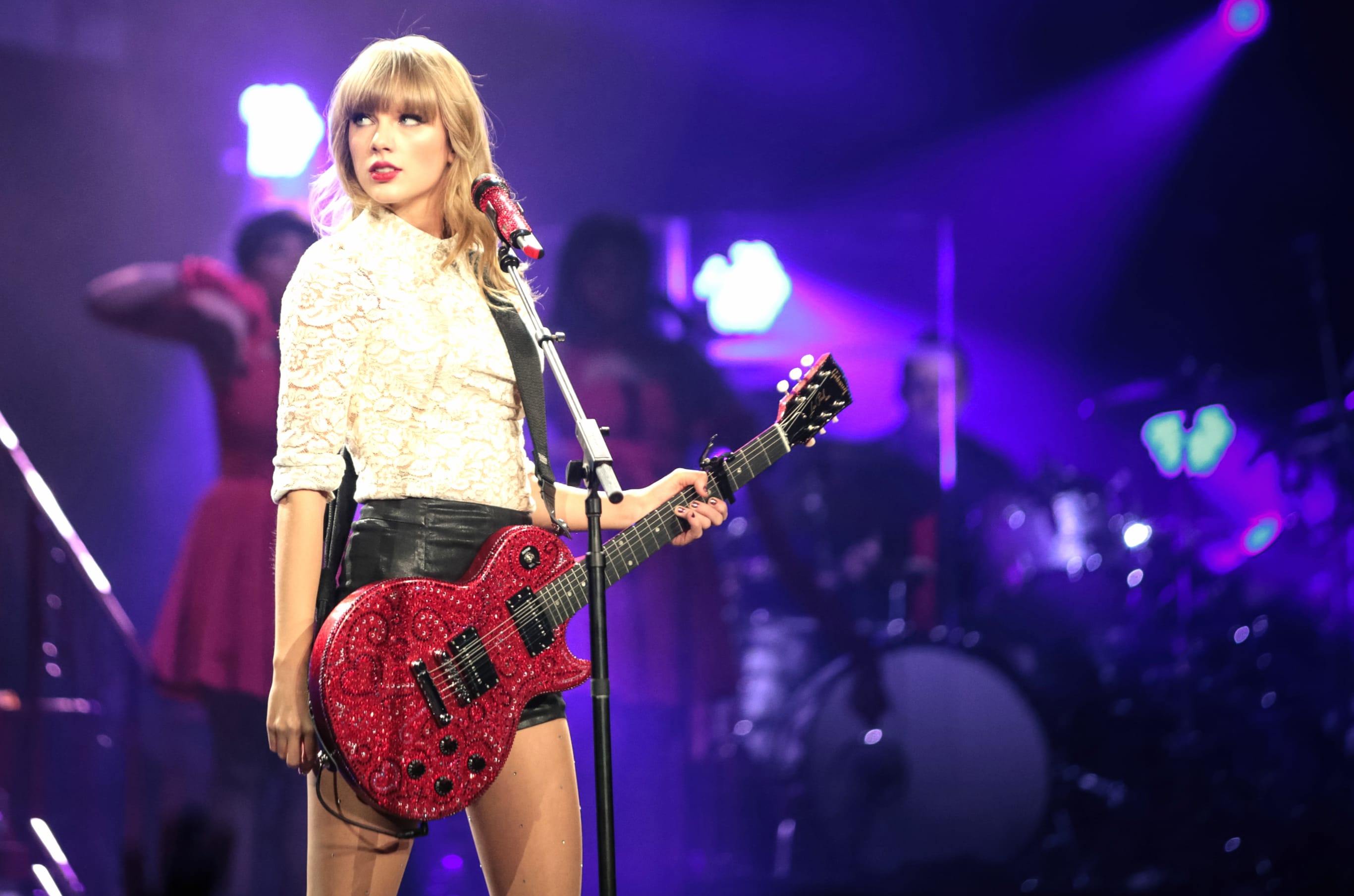 Guitar Singer American Blonde Music Taylor Swift at 640 x 1136 iPhone 5 size wallpapers HD quality