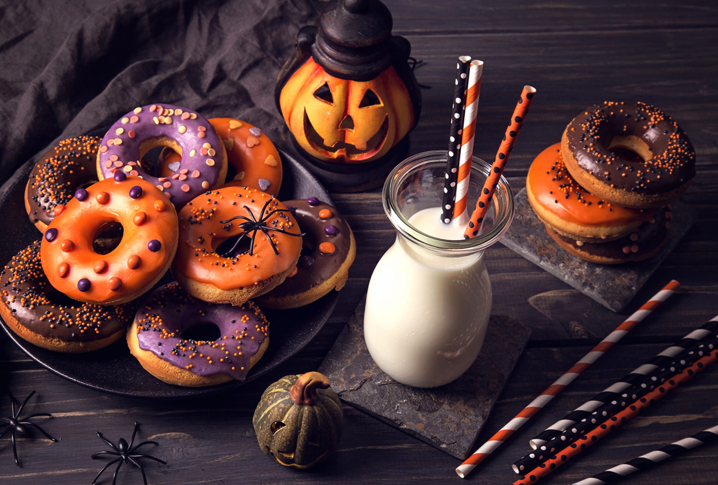 Halloween Donuts & Milk at 640 x 960 iPhone 4 size wallpapers HD quality