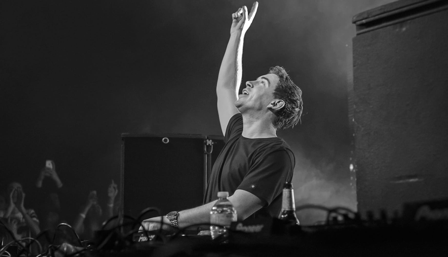 Hardwell Black & White A Monochrome Music Experience at 1152 x 864 size wallpapers HD quality