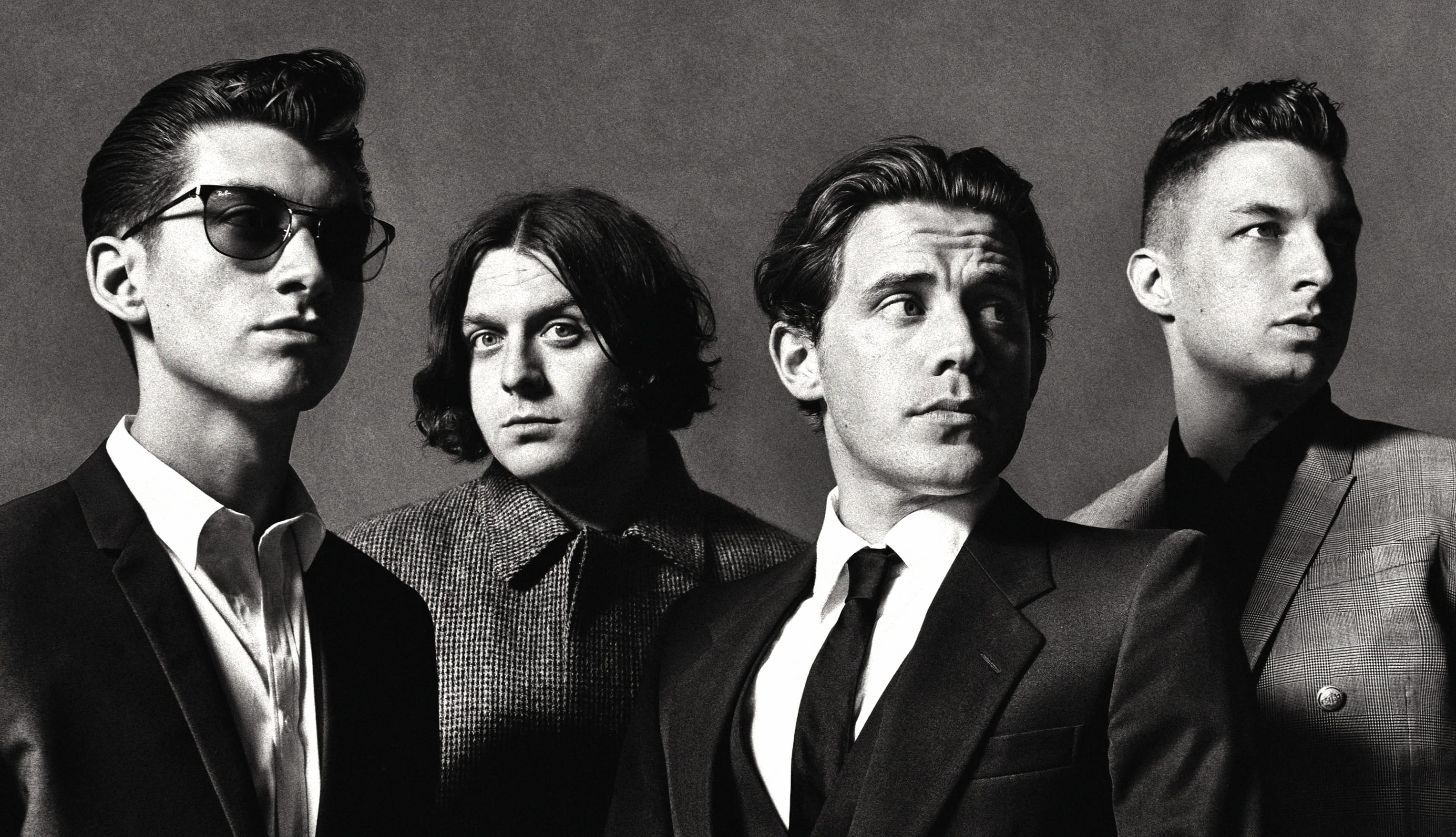 HD Wallpaper of Arctic Monkeys The Iconic English Rock Band at 640 x 1136 iPhone 5 size wallpapers HD quality