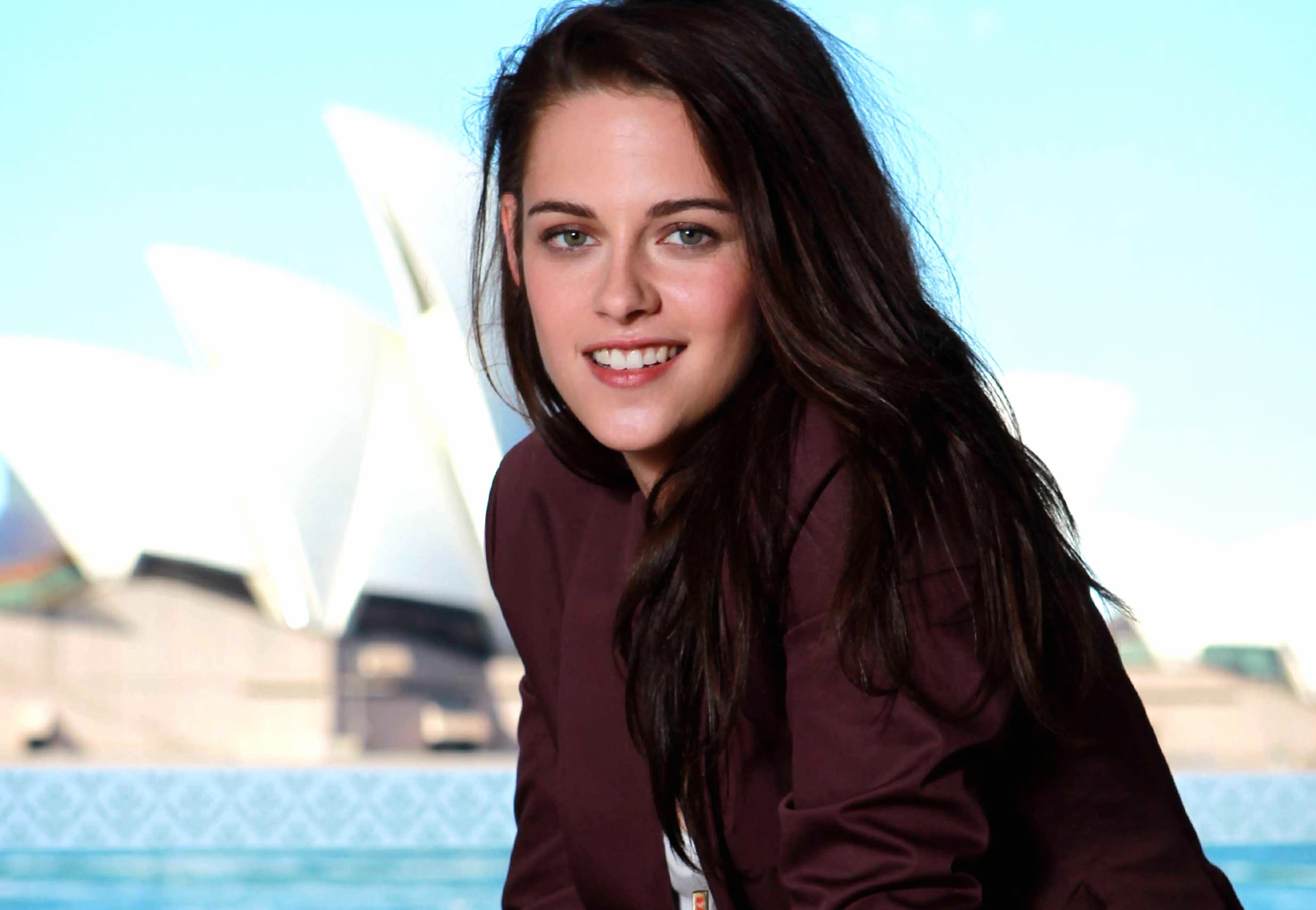 HD Wallpaper of Celebrity Kristen Stewart at 750 x 1334 iPhone 6 size wallpapers HD quality