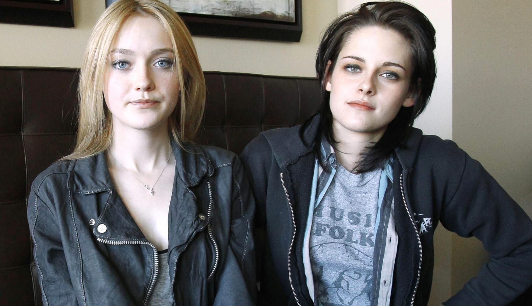 HD Wallpaper of Dakota Fanning and Kristen Stewart Iconic Actresses wallpapers HD quality