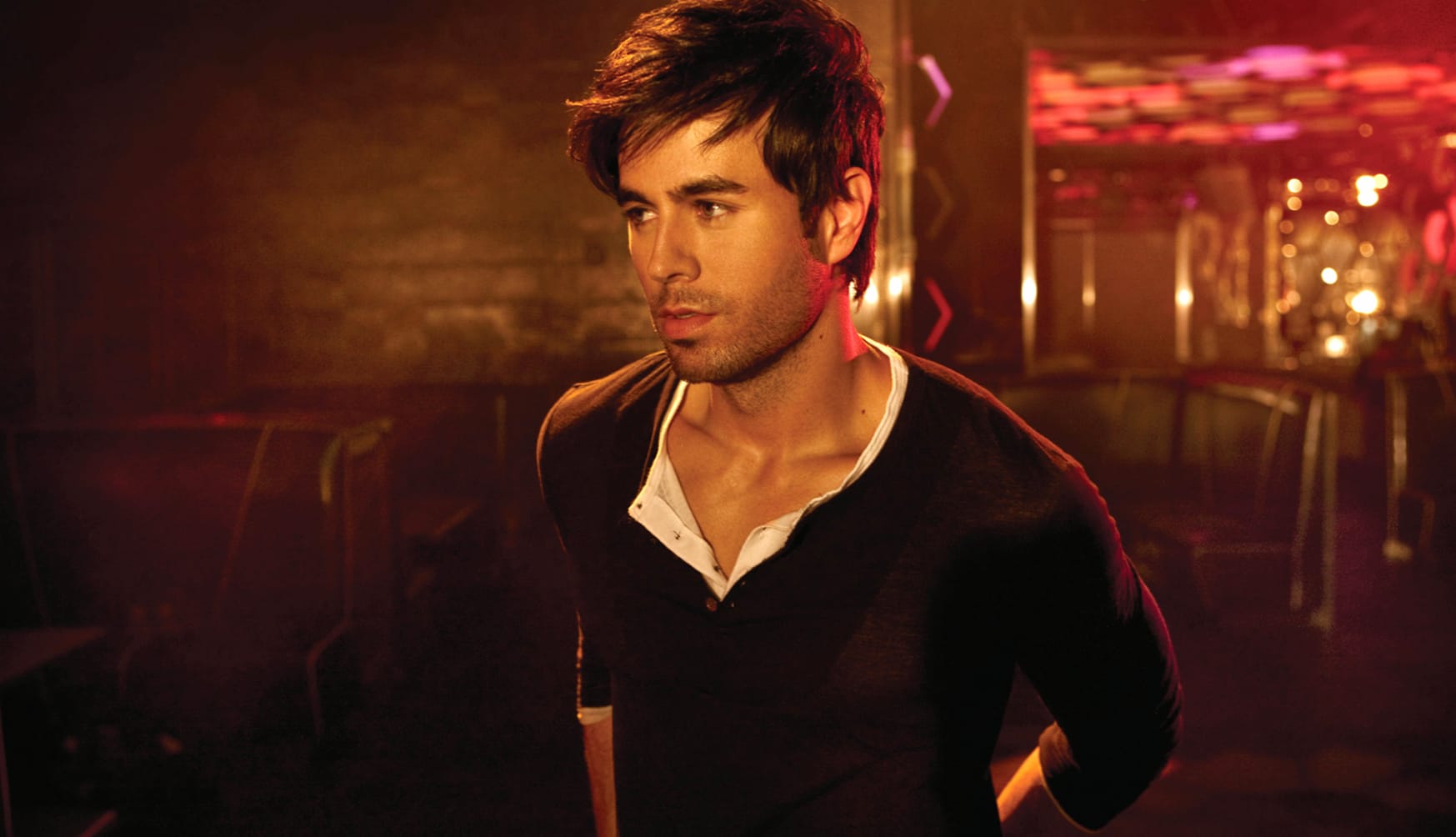 HD Wallpaper of Enrique Iglesias The Sound of Music at 640 x 960 iPhone 4 size wallpapers HD quality