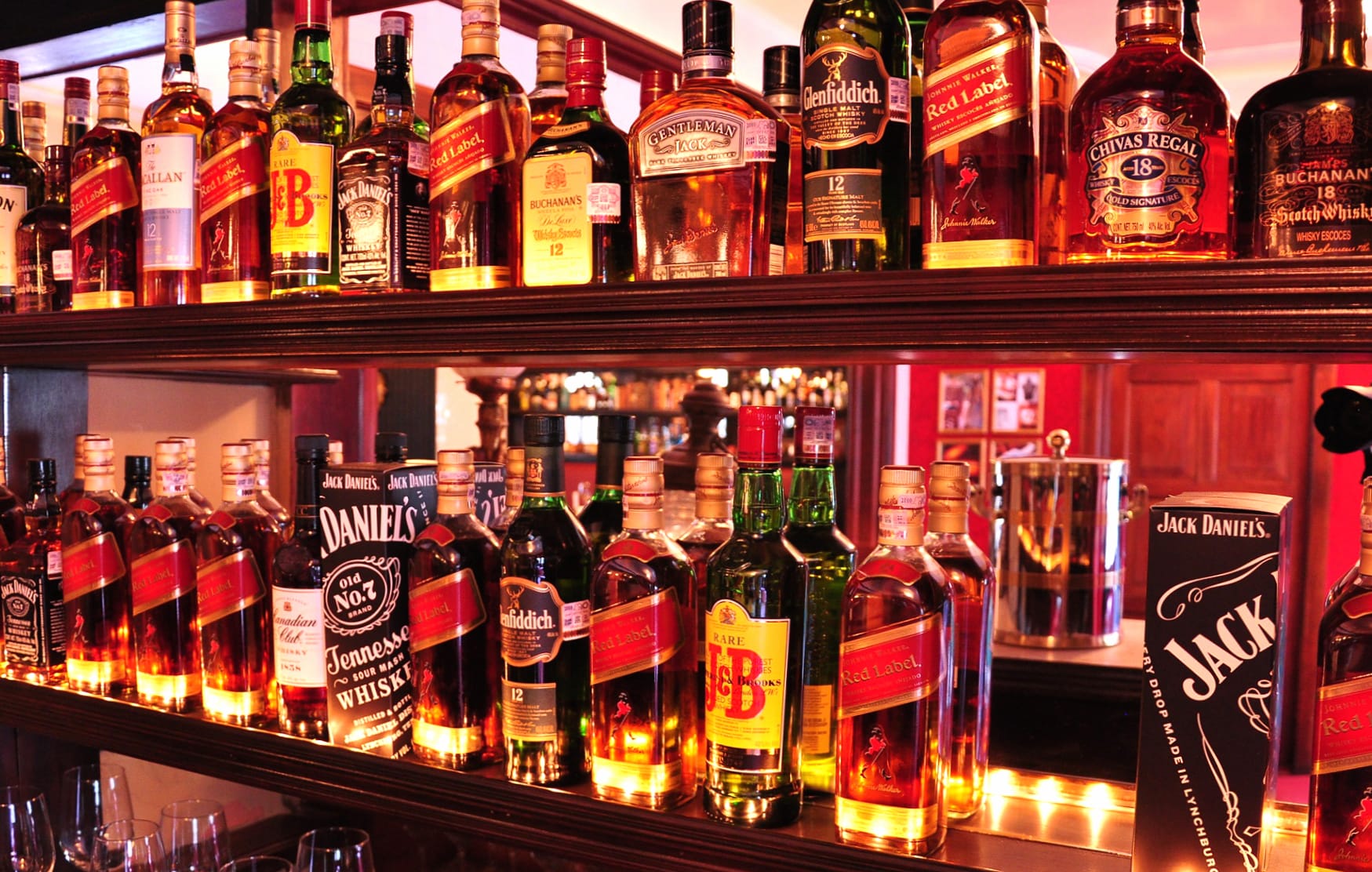 HD Wallpaper of Iconic Whisky Collection Chivas Regal & Jack Daniels wallpapers HD quality