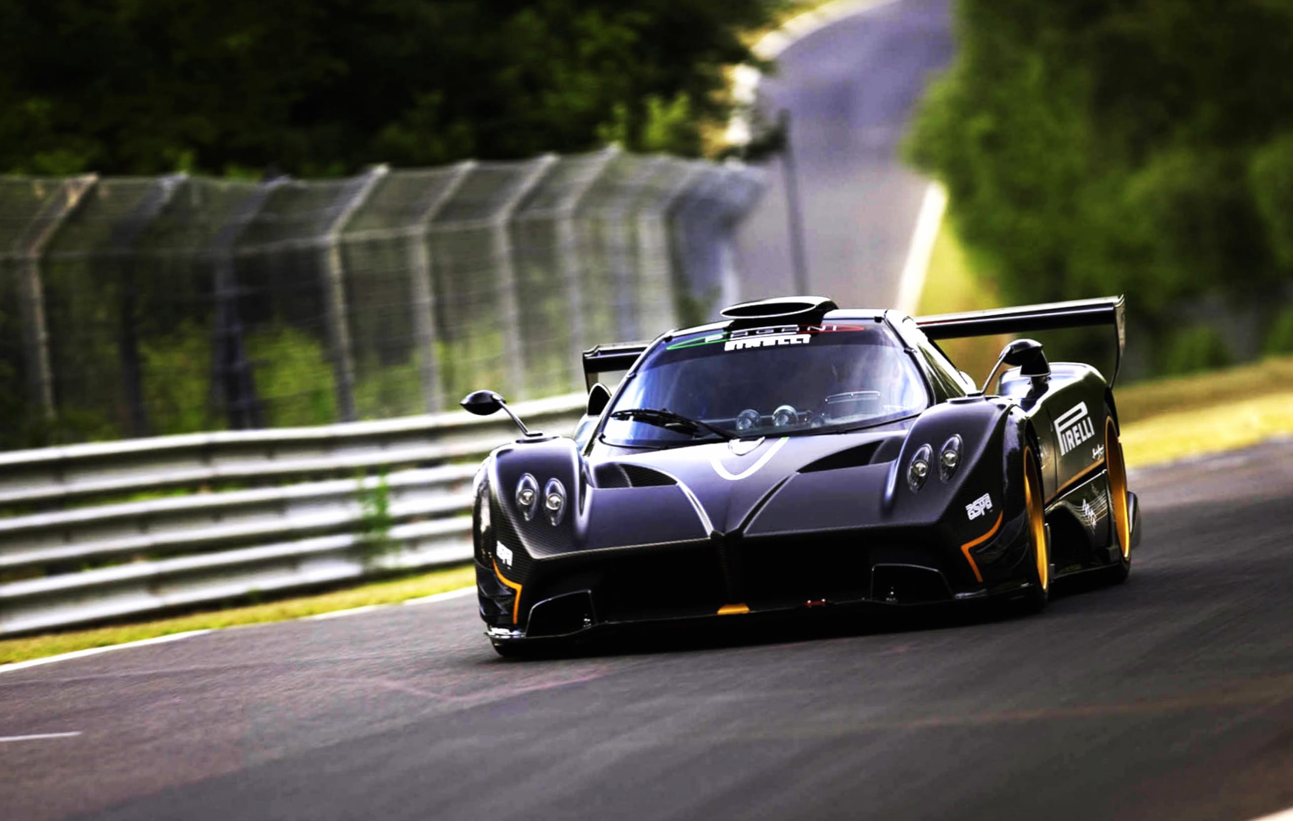 HD Wallpaper of the Iconic Pagani Zonda in Motion at 2048 x 2048 iPad size wallpapers HD quality