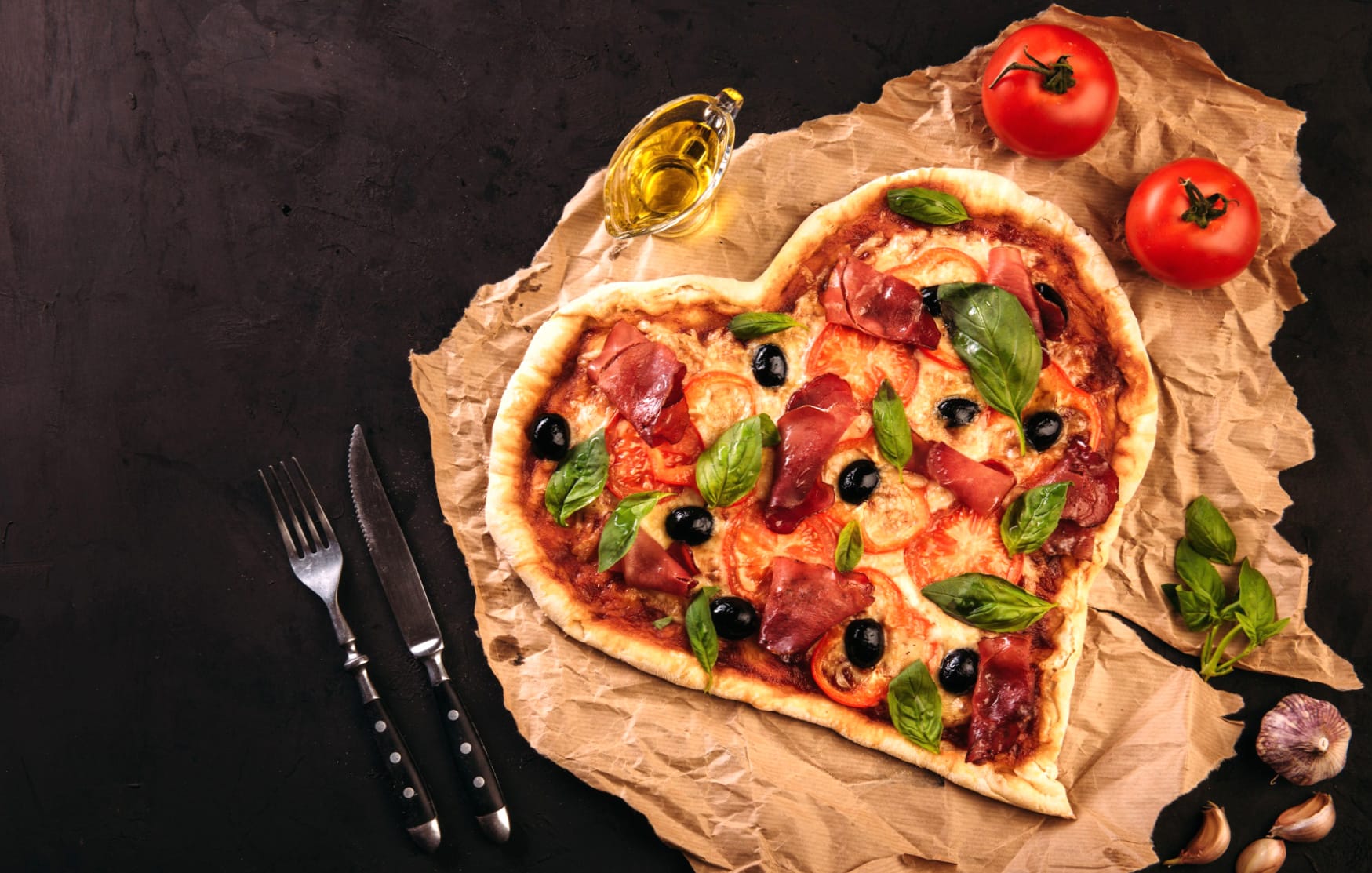 Heart-shaped Still Life Food Pizza at 1152 x 864 size wallpapers HD quality