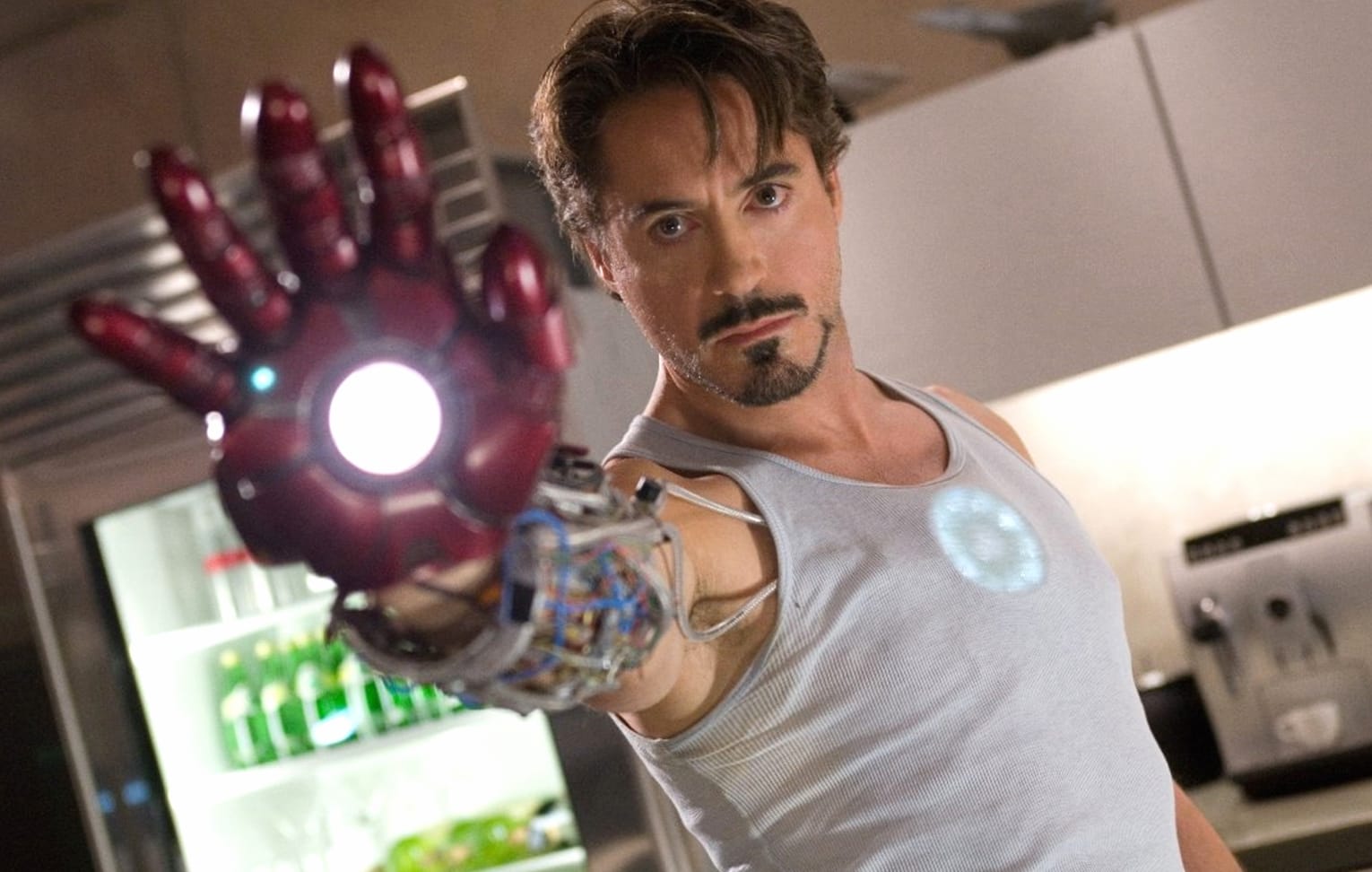 Iron Man Tony Stark in Action at 1600 x 1200 size wallpapers HD quality