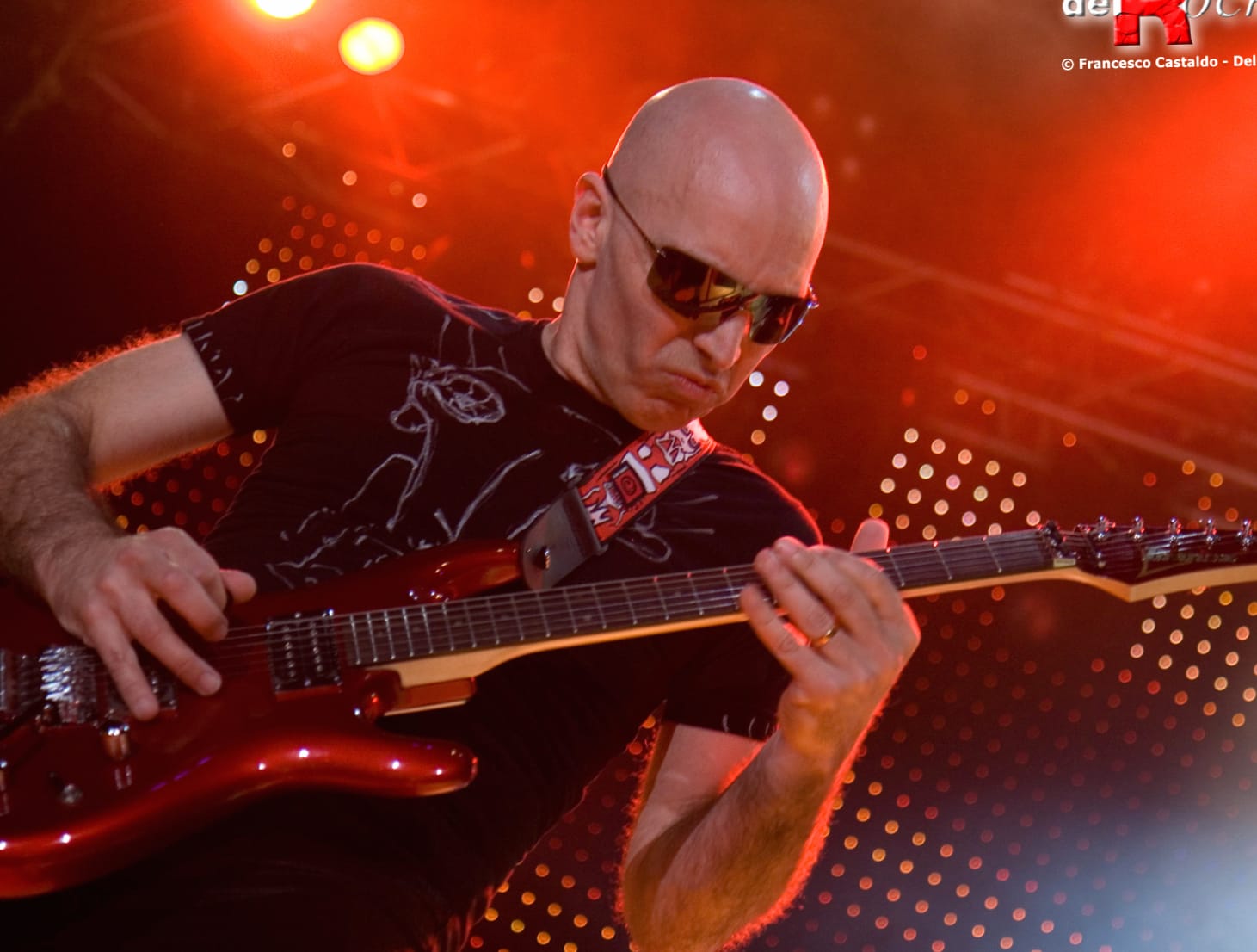 Joe Satriani of a Guitar Legend at 640 x 960 iPhone 4 size wallpapers HD quality