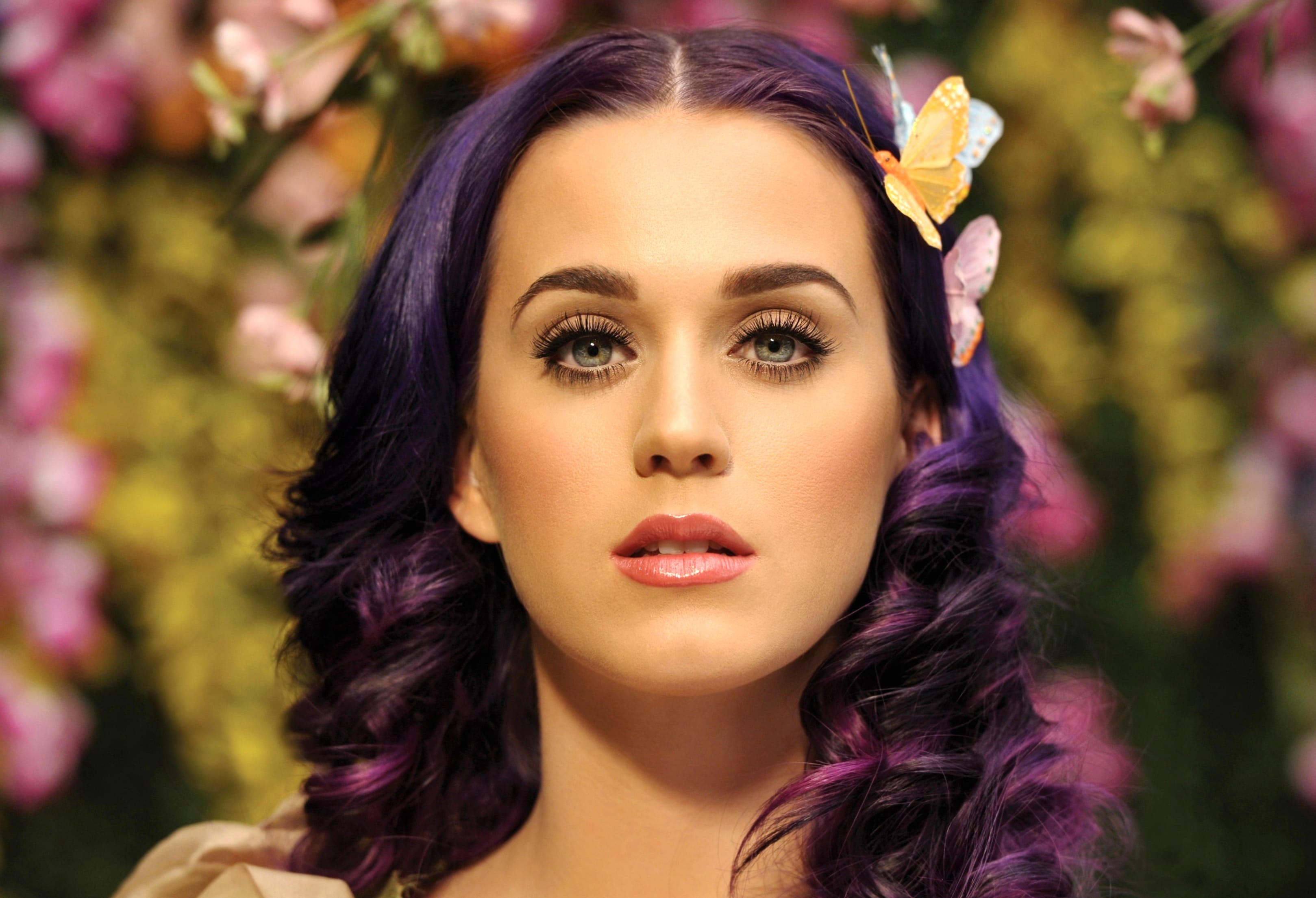 Katy Perry Radiant Music at 2048 x 2048 iPad size wallpapers HD quality