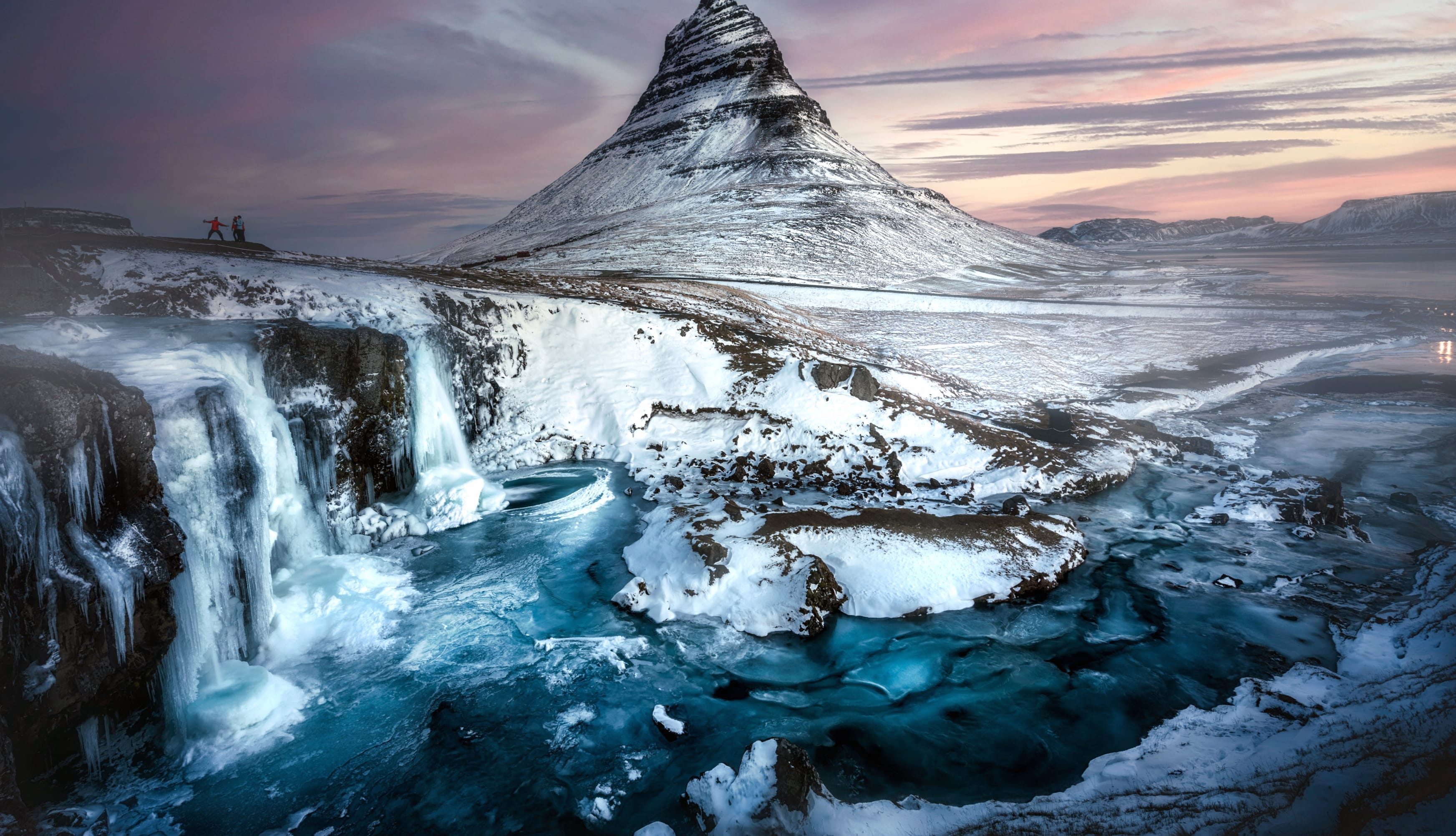 Kirkjufell mountain Iceland at 320 x 480 iPhone size wallpapers HD quality