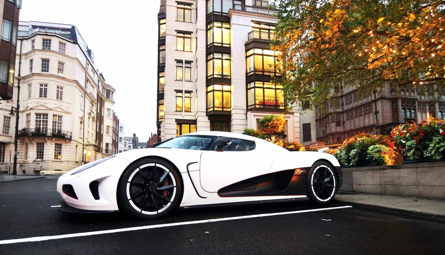 Koenigsegg Agera R White Elegance wallpapers HD quality