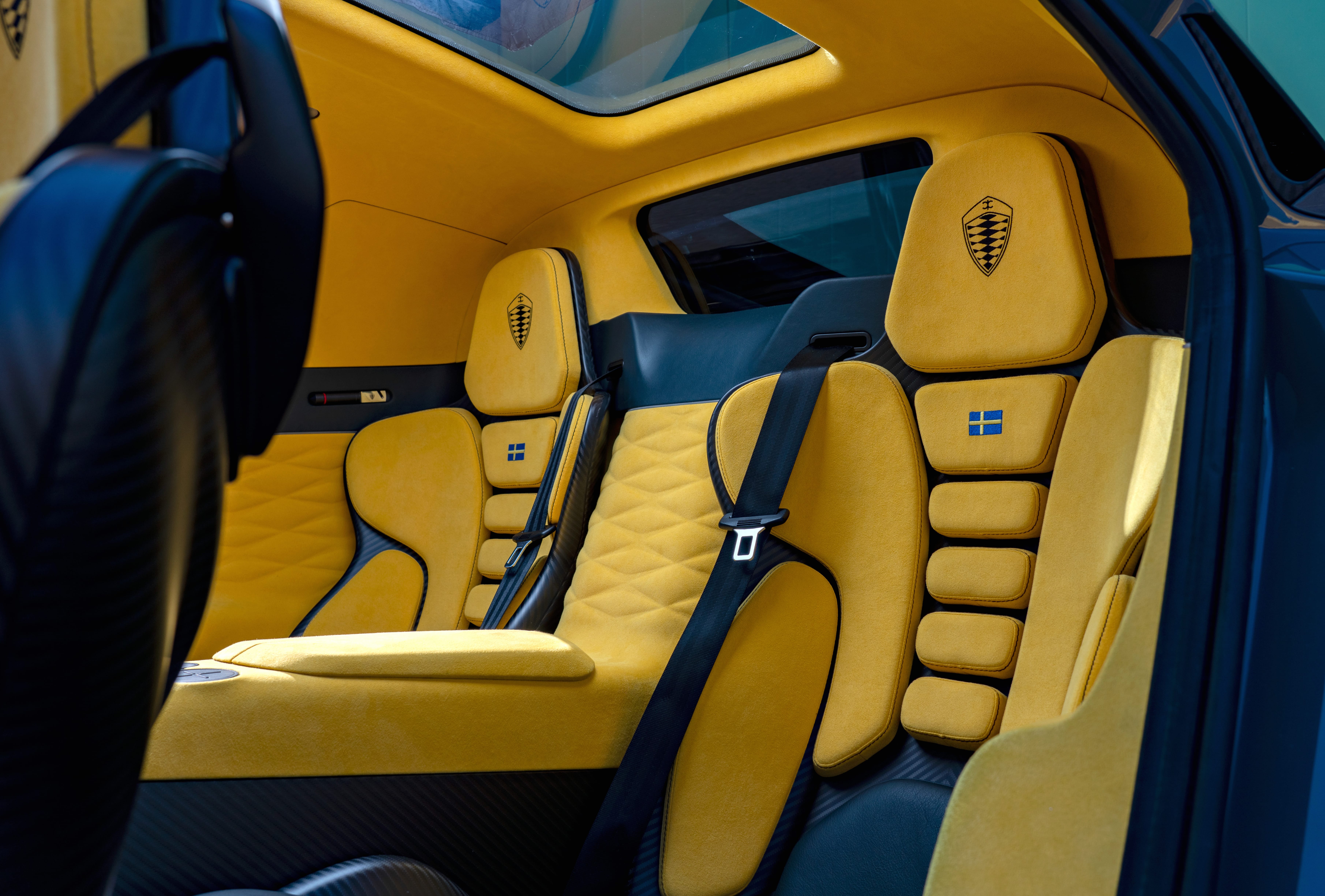 Koenigsegg Gemera Interior - Luxurious Automotive Design at 1600 x 1200 size wallpapers HD quality