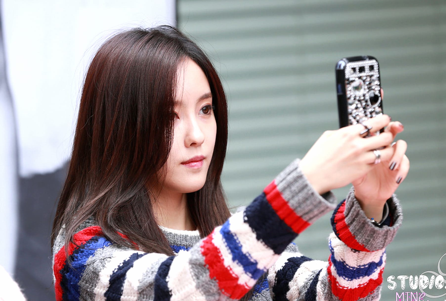 Korean Girl Group Capturing Moments in Style at 750 x 1334 iPhone 6 size wallpapers HD quality