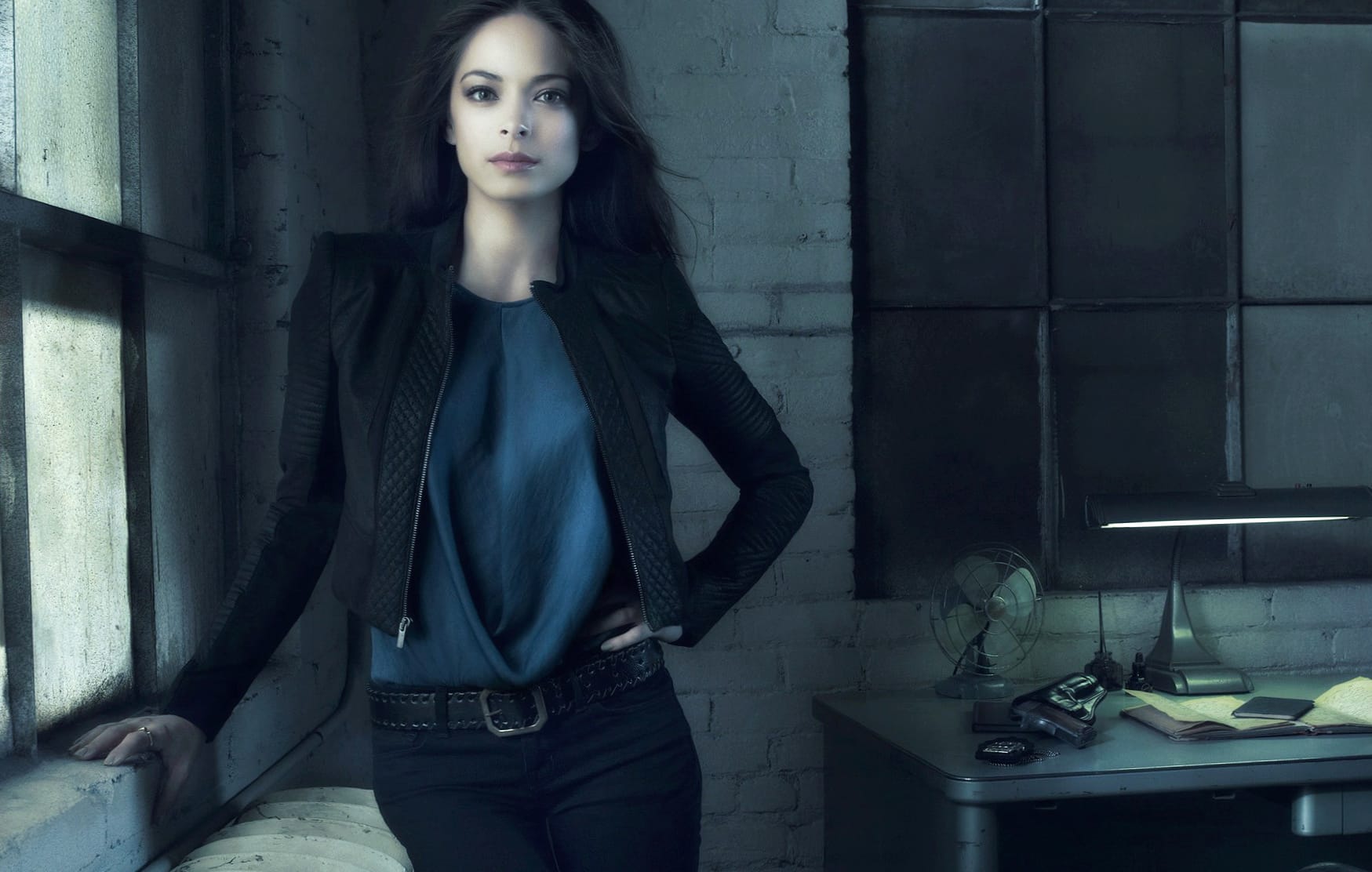 Kristin Kreuk Captivating Celebrity Moments at 320 x 480 iPhone size wallpapers HD quality