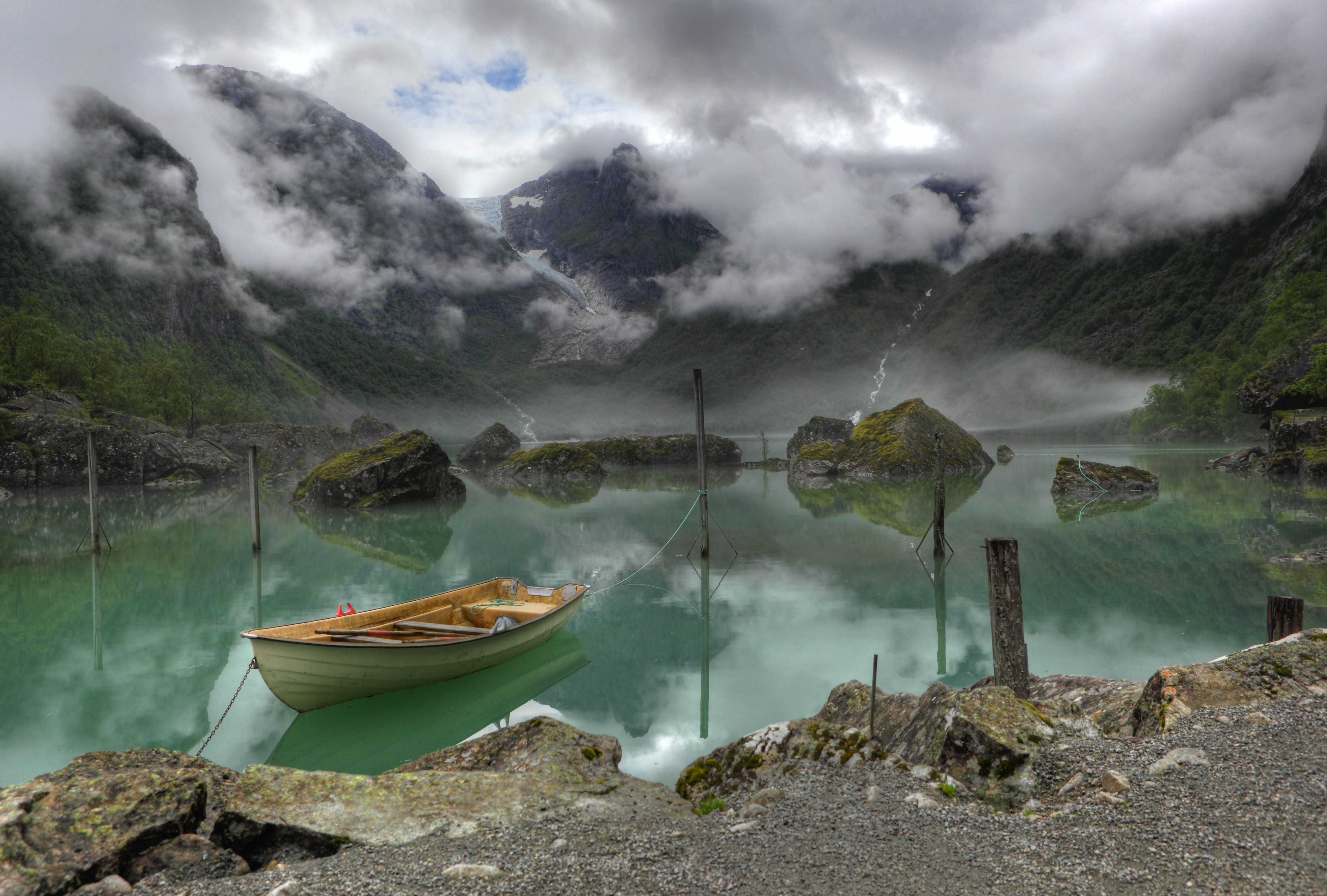 Lake Bondhusbreen Vehicle Boat at 1152 x 864 size wallpapers HD quality