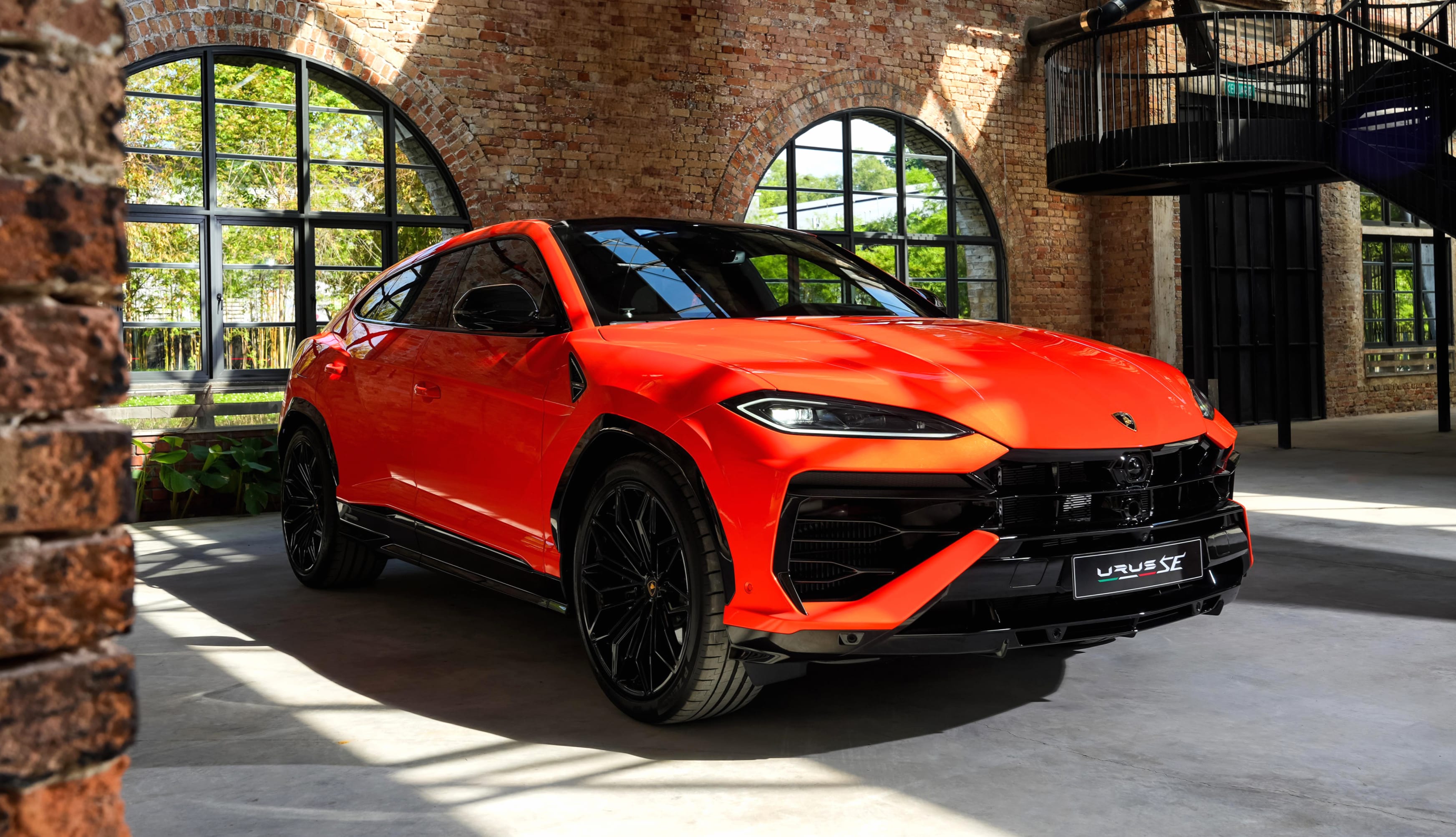 Lamborghini Urus SE 5K at 1024 x 1024 iPad size wallpapers HD quality