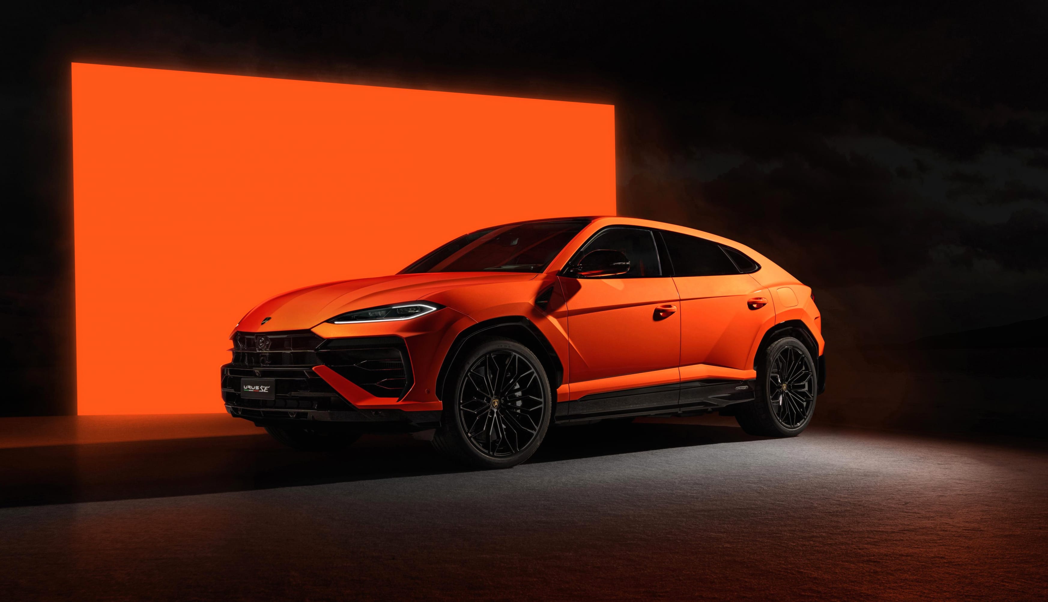 Lamborghini Urus SE Plug-in Hybrid SUV wallpapers HD quality