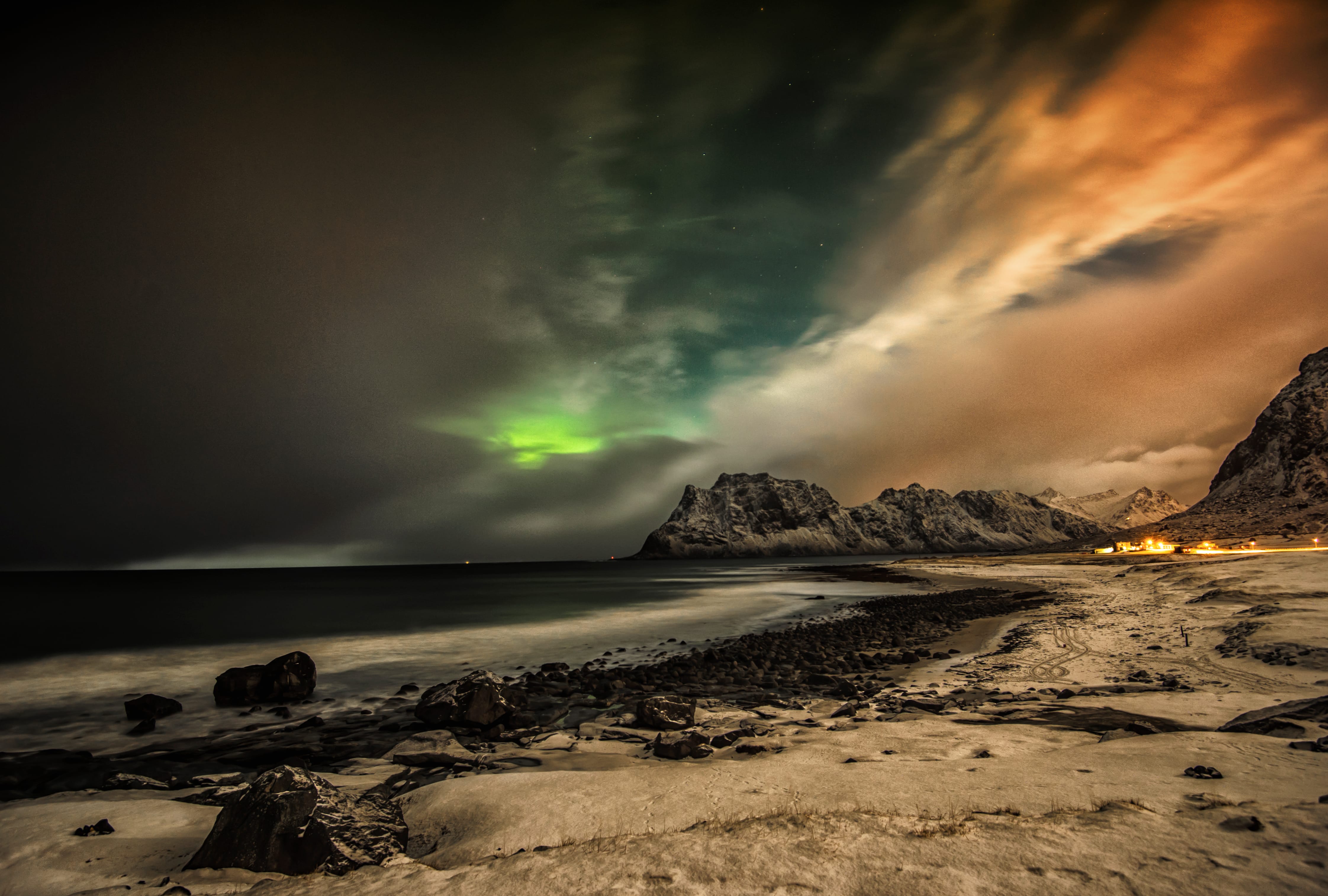 Lofoten Lights 4K Aurora Over Arctic Beach at 1024 x 1024 iPad size wallpapers HD quality