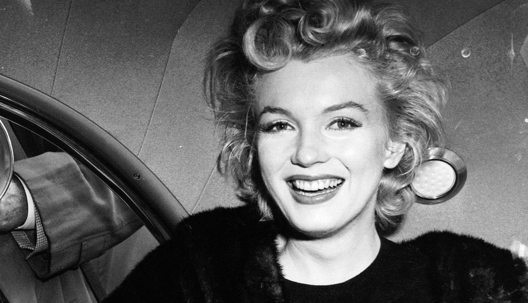 Marilyn Monroe Timeless Elegance of a Celebrity Icon wallpapers HD quality