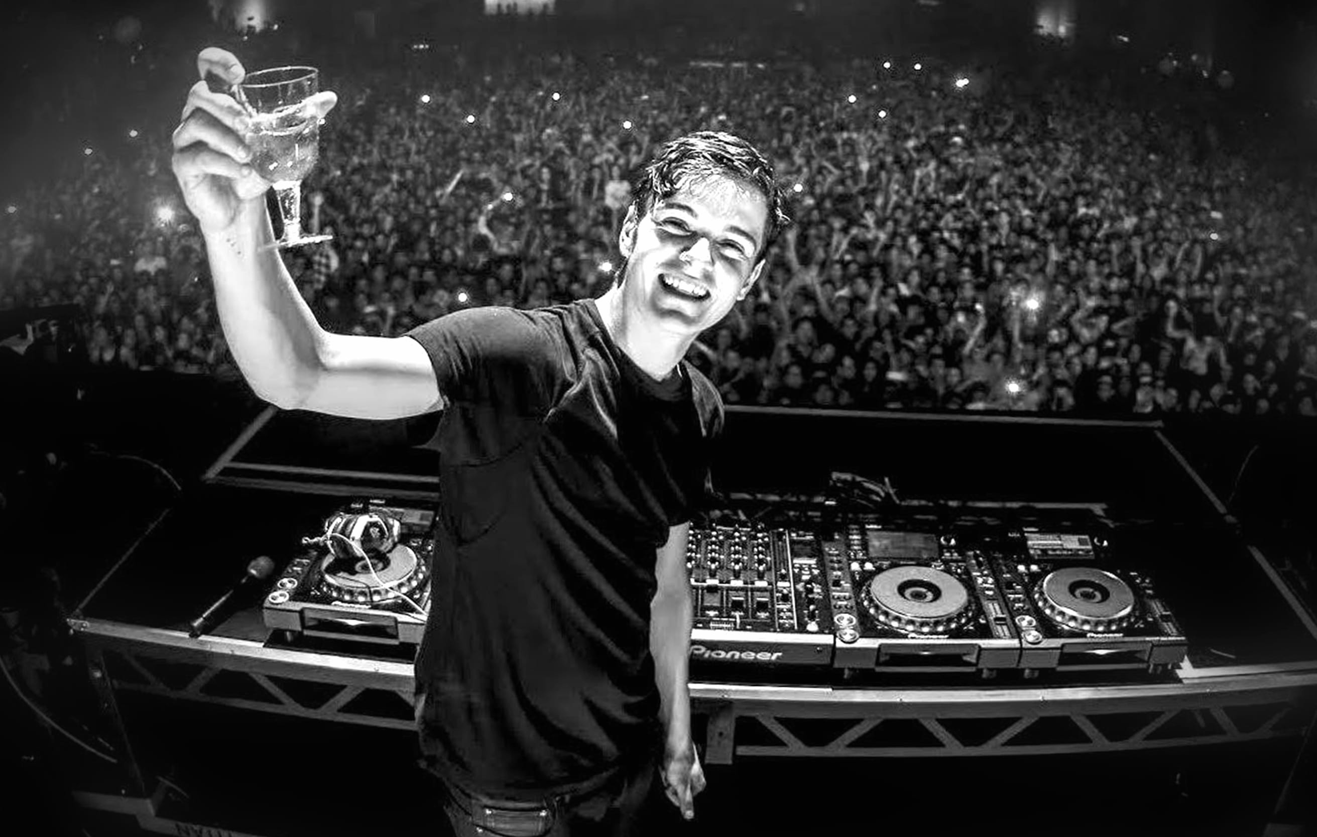 Martin Garrix Live in Concert wallpapers HD quality