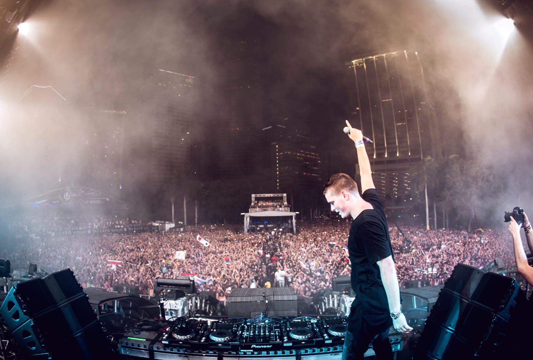 Martin Garrix The Beat of the Crowd wallpapers HD quality