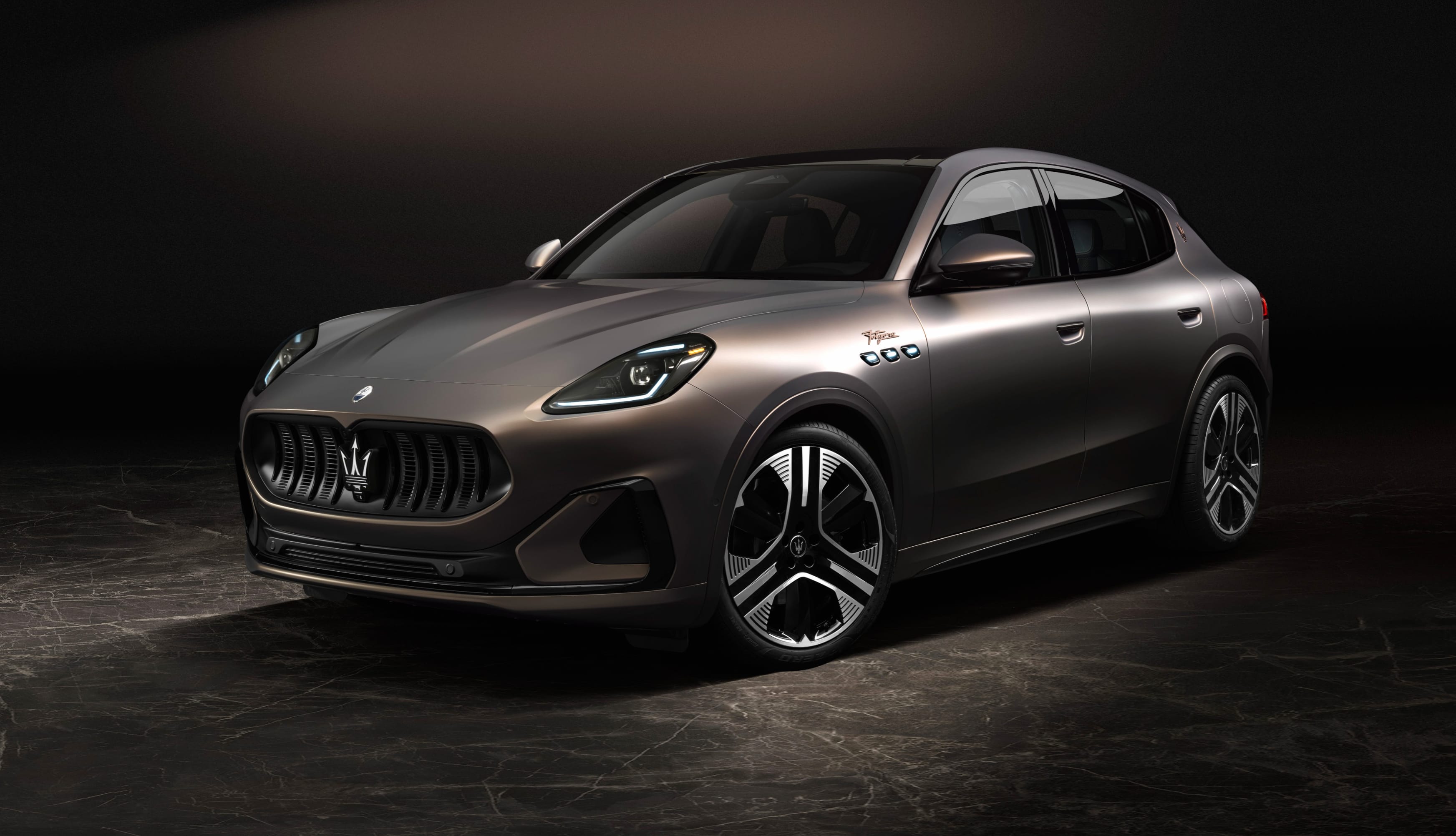 Maserati Grecale Folgore 8K at 1024 x 1024 iPad size wallpapers HD quality