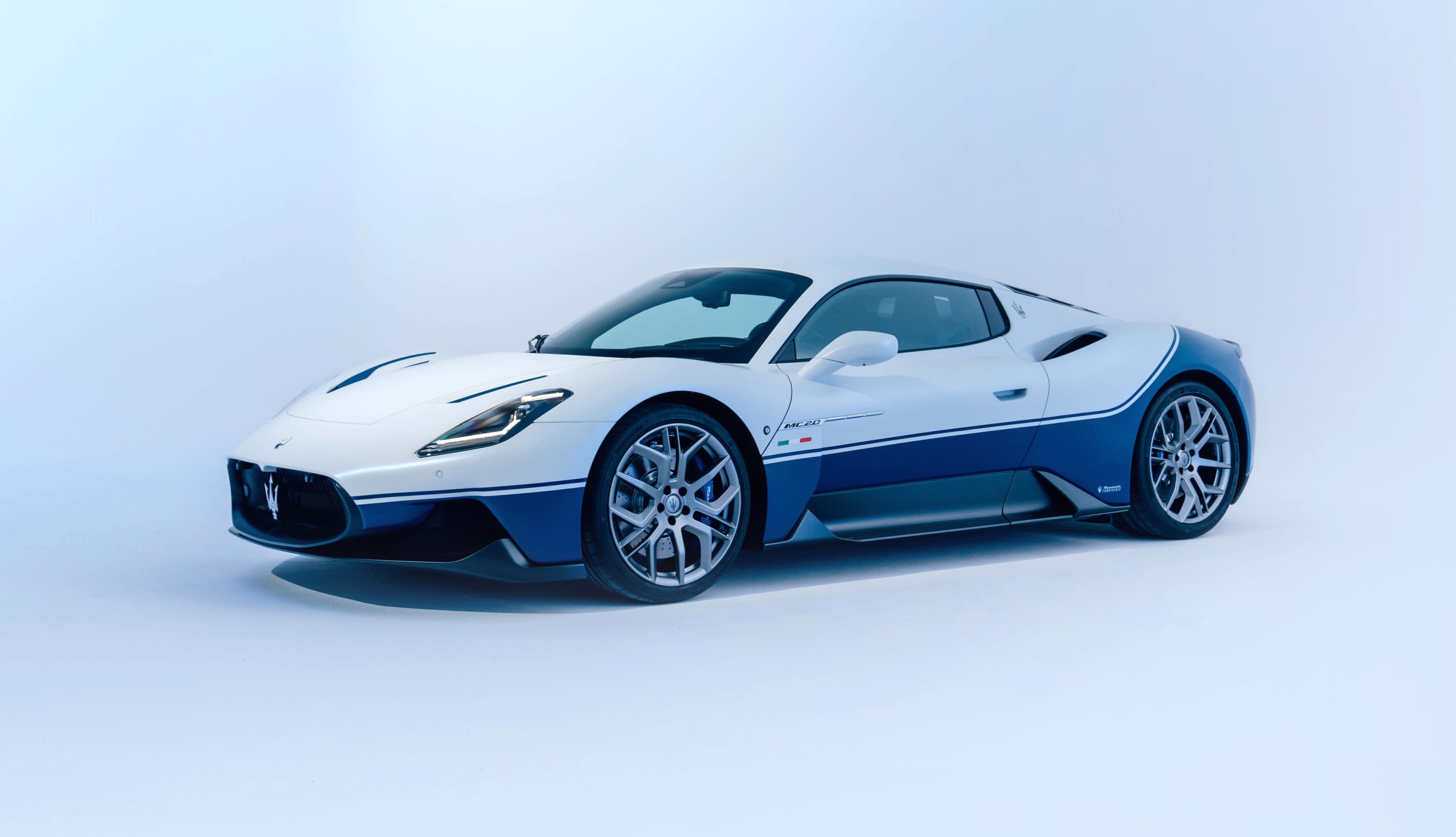 Maserati MC20 Icona 2024 at 640 x 1136 iPhone 5 size wallpapers HD quality