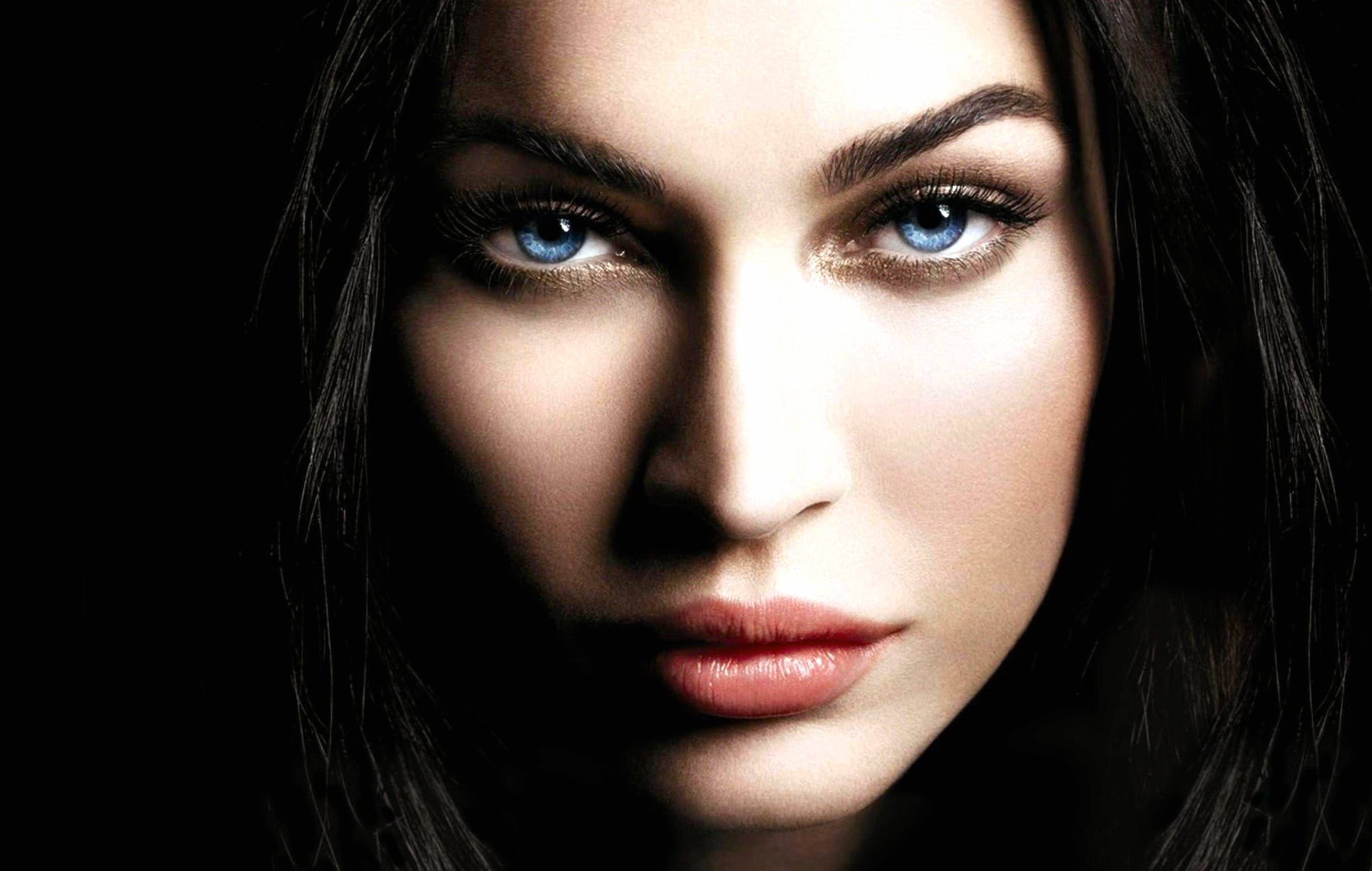 Model Face Celebrity Megan Fox at 1600 x 1200 size wallpapers HD quality