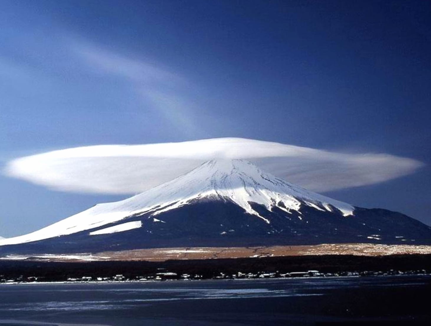 Mountain Majesty Cloud-Capped Peak at 640 x 1136 iPhone 5 size wallpapers HD quality