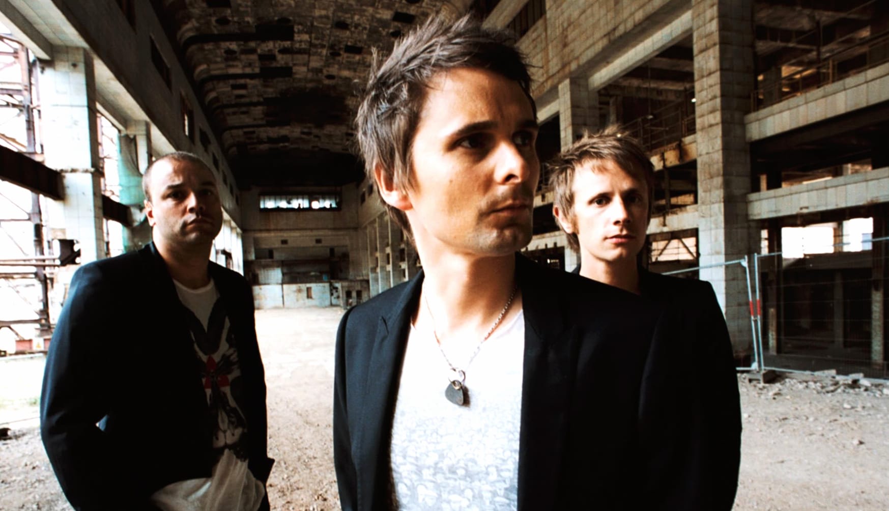 Muse Captivating Moments in Music at 640 x 960 iPhone 4 size wallpapers HD quality