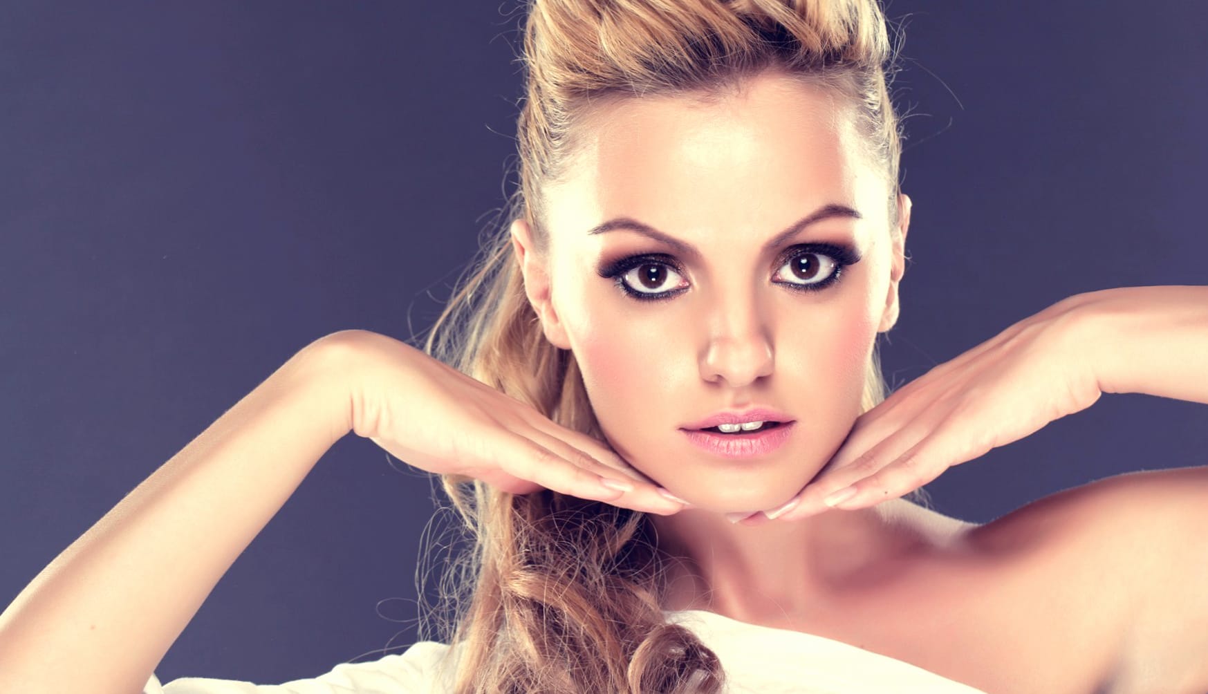 Musician Alexandra Stan at 1280 x 960 size wallpapers HD quality