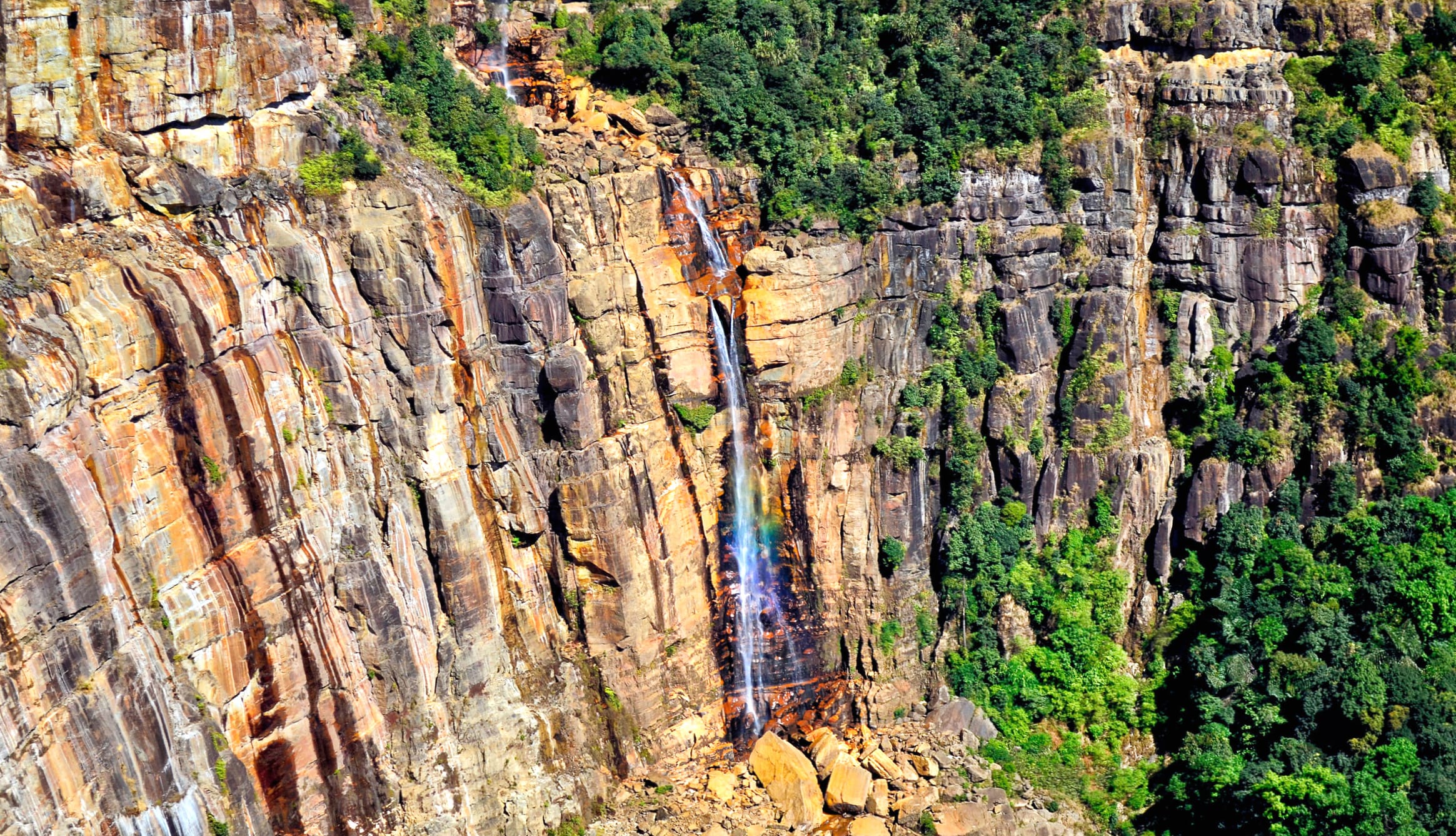 Nohkalikai Falls Nature Waterfall at 640 x 960 iPhone 4 size wallpapers HD quality