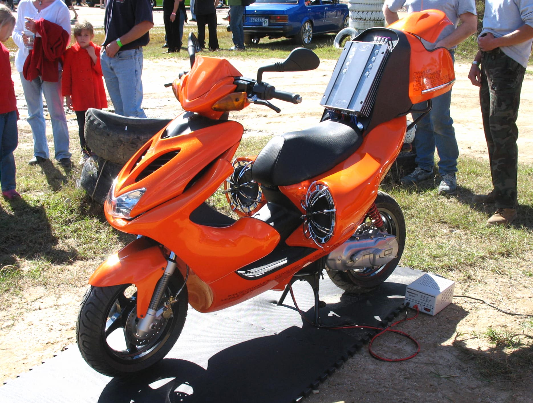 Orange Scooter at 1600 x 1200 size wallpapers HD quality