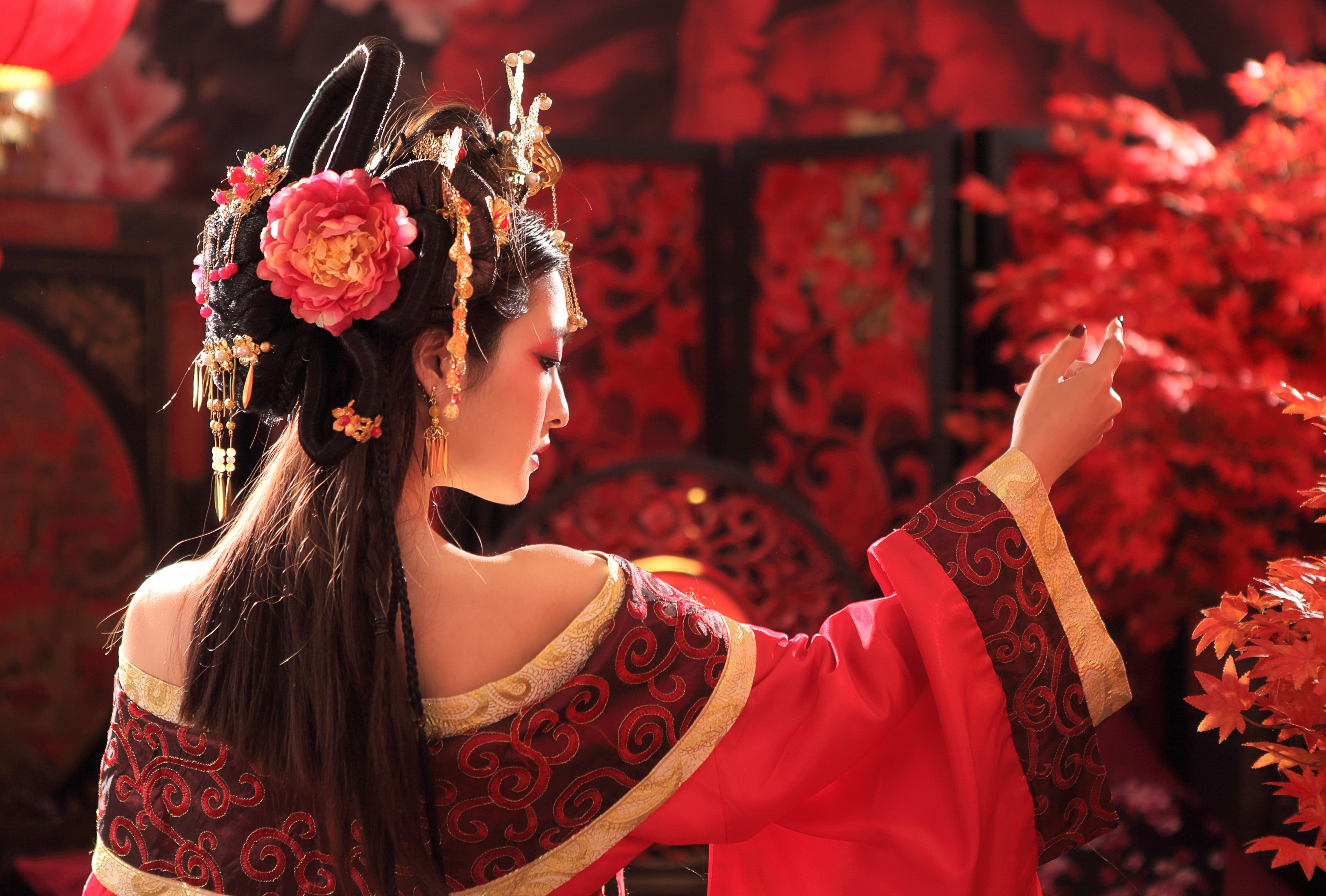 Rear Flower Bonsai Hair-dress Traditional Costume Taiwanese Woman Asian at 2560 x 1440 HD size wallpapers HD quality