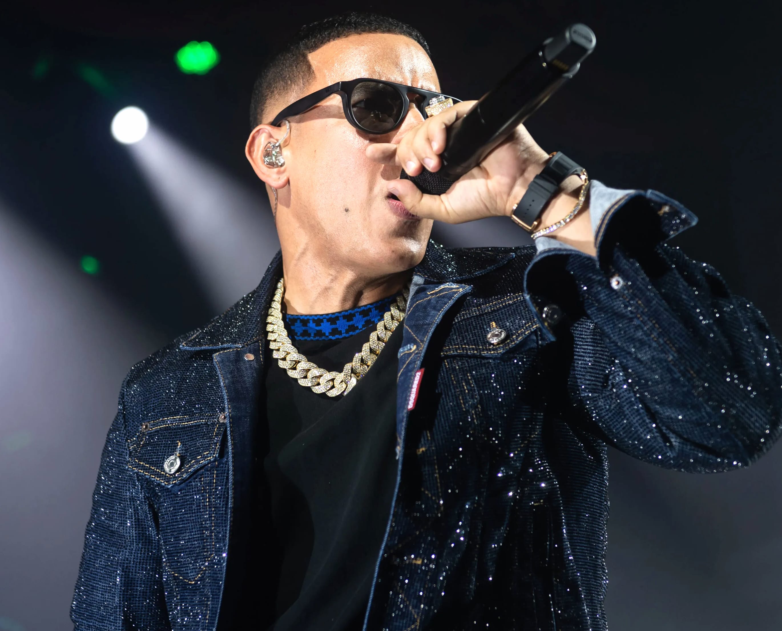 Reggaeton Superstar Performance wallpapers HD quality