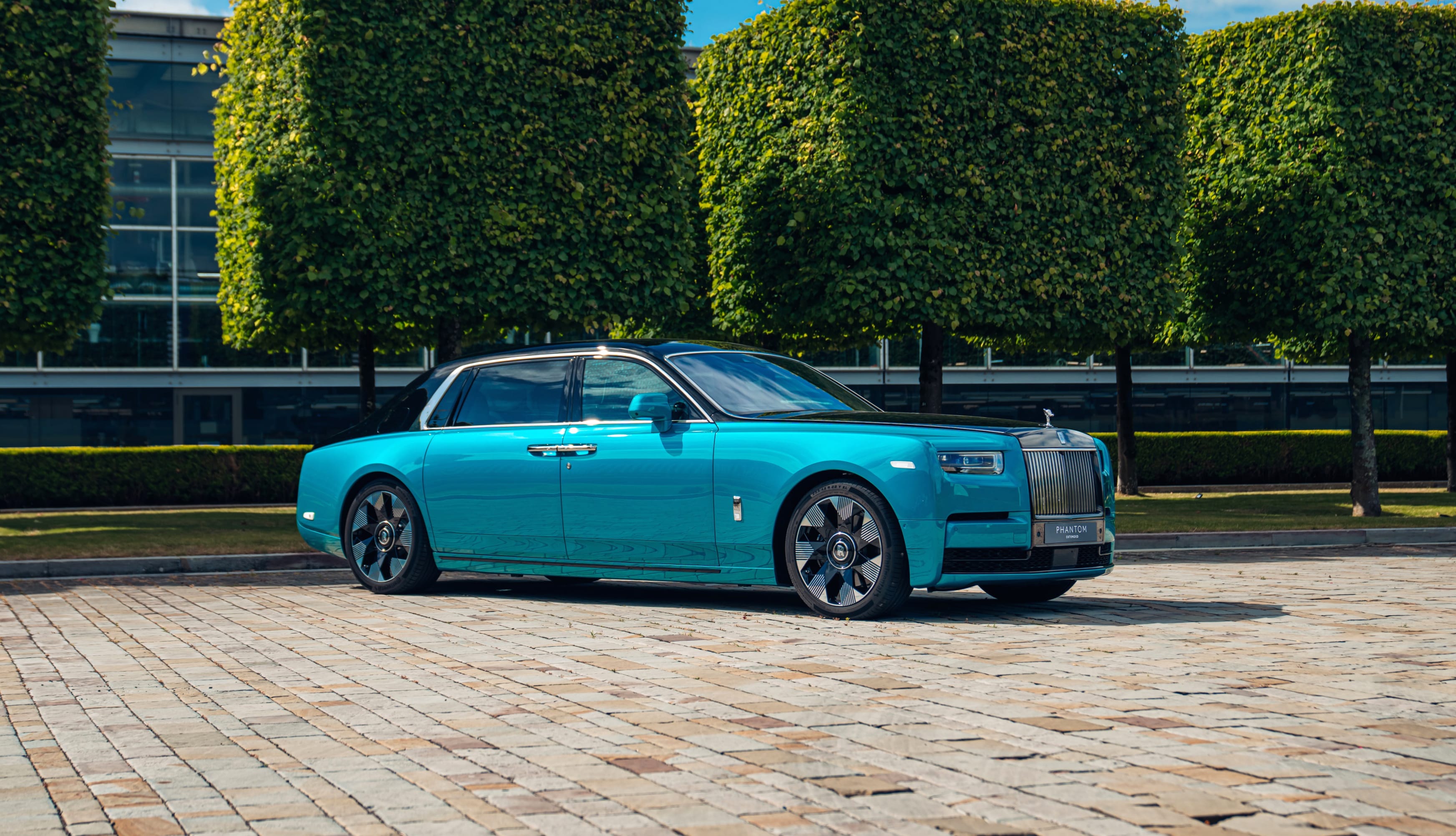 Rolls-Royce Phantom Extended 8K at 1600 x 1200 size wallpapers HD quality