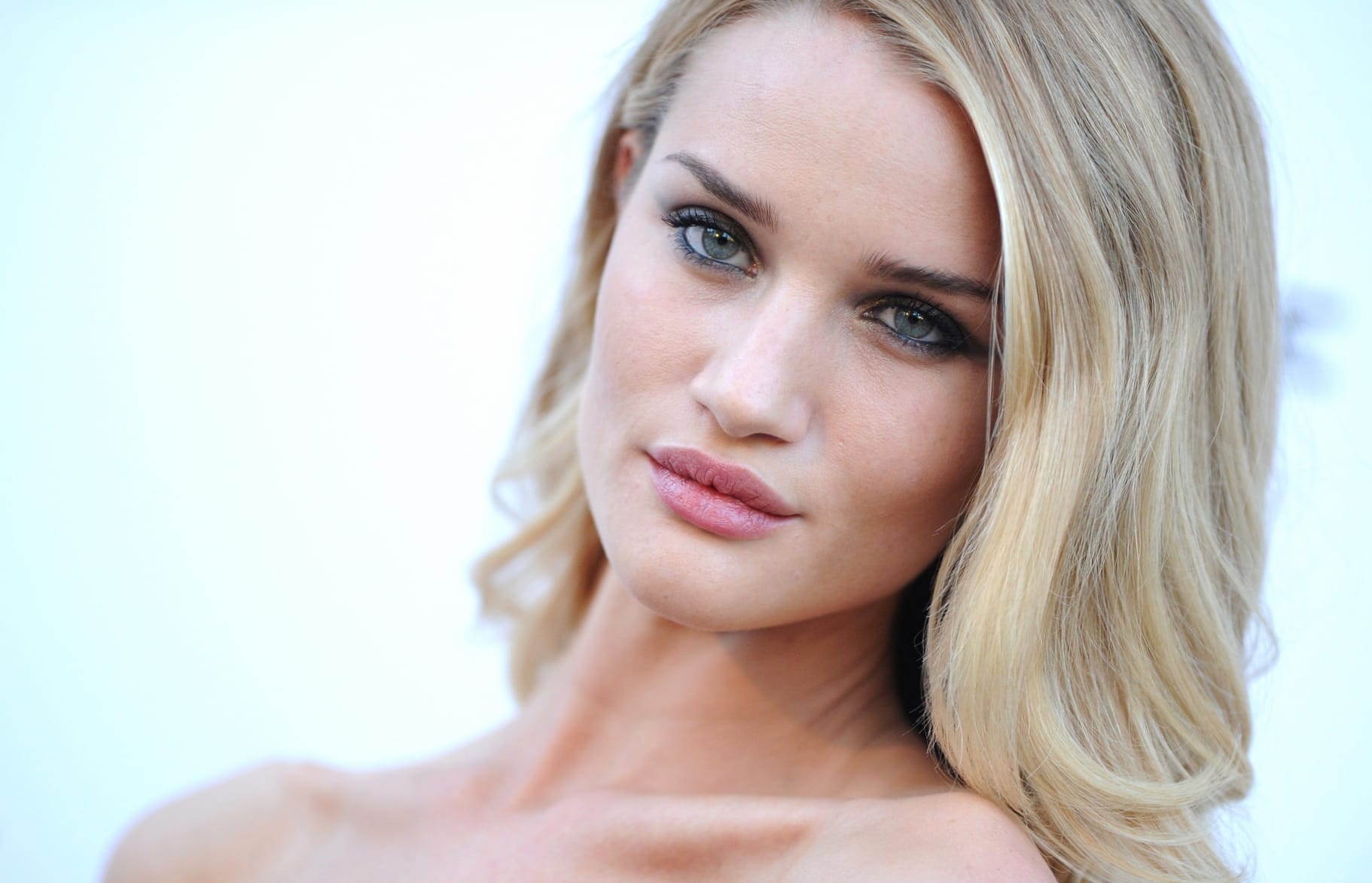 Rosie Huntington-Whiteley A Celebrity Icon wallpapers HD quality