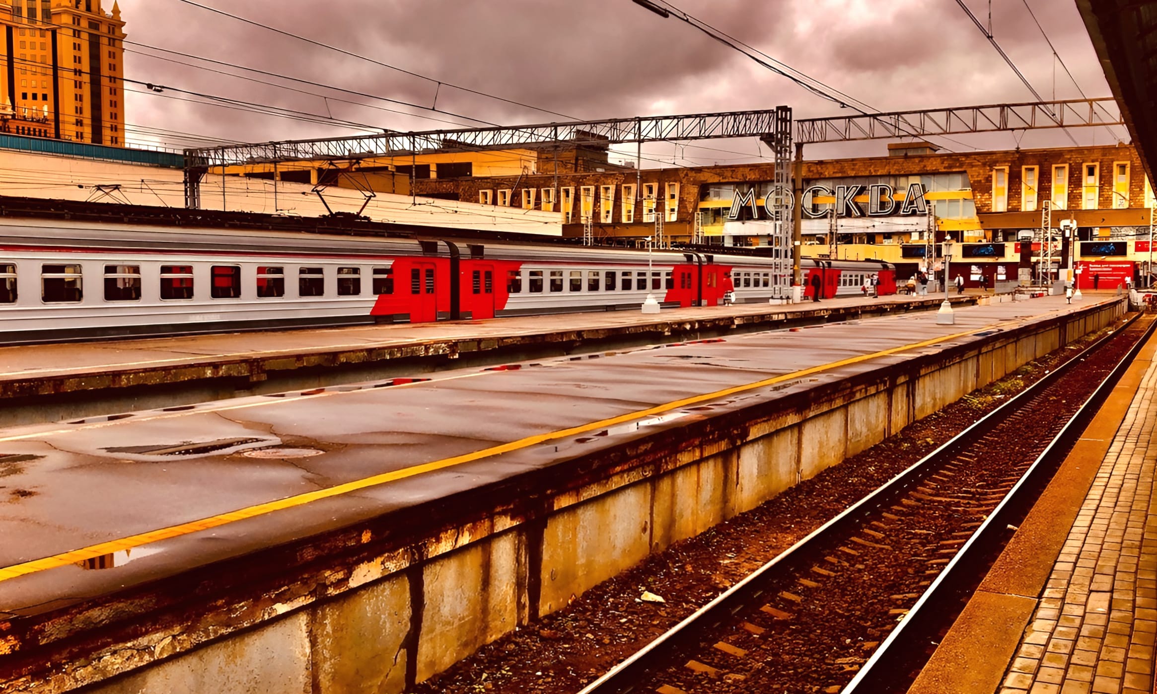 Russia, Moscow train station at 320 x 480 iPhone size wallpapers HD quality