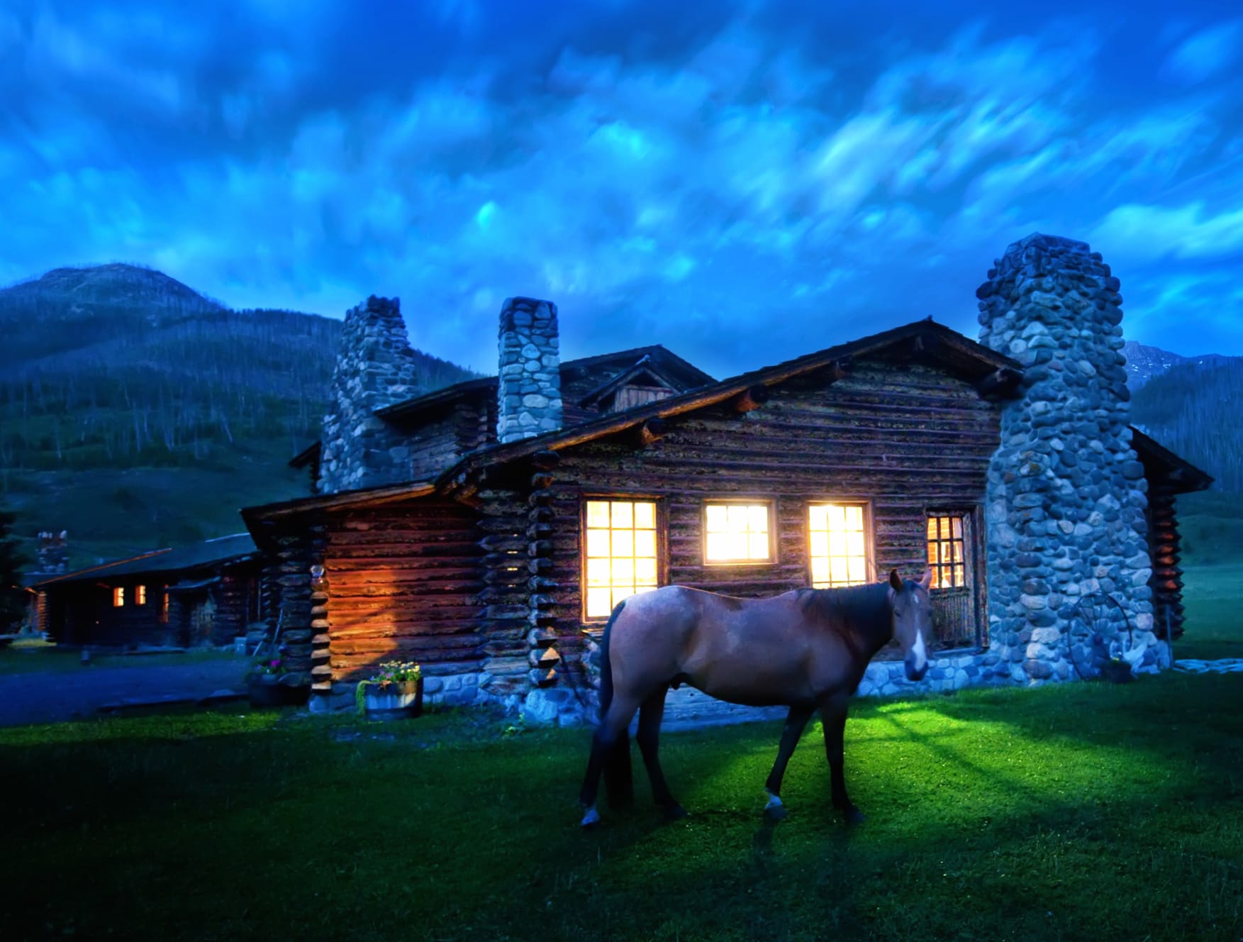 Serene Horse at Twilight - at 1280 x 960 size wallpapers HD quality