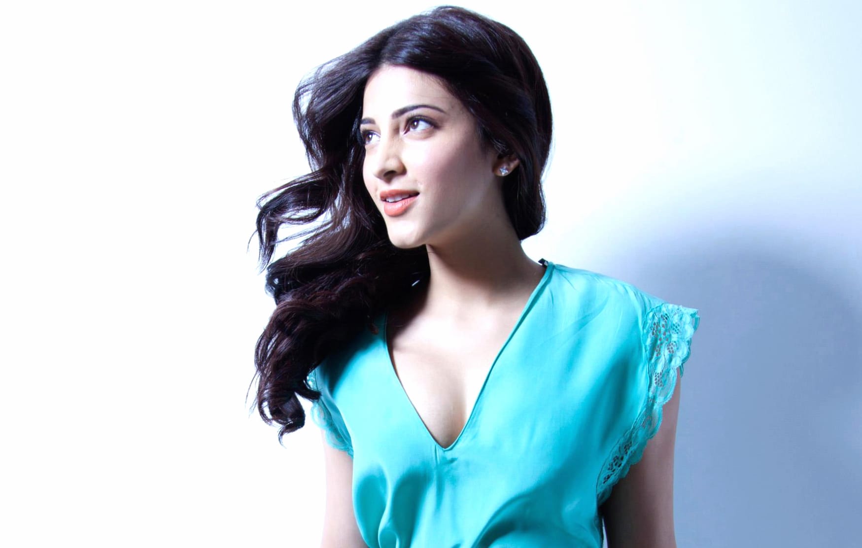 Shruti Haasan Stunning at 640 x 1136 iPhone 5 size wallpapers HD quality