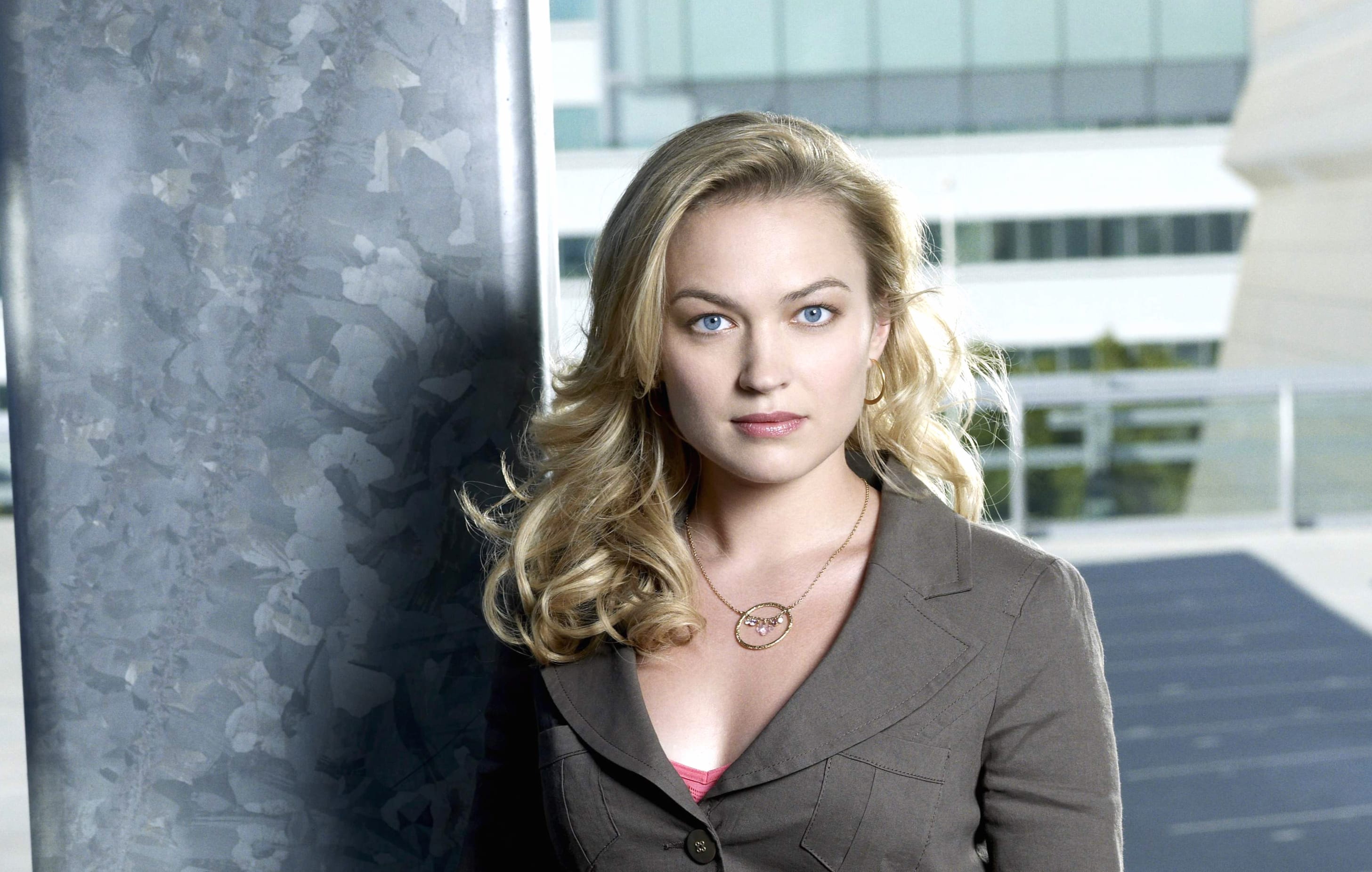 Sophia Myles Captivating Actress in Focus wallpapers HD quality