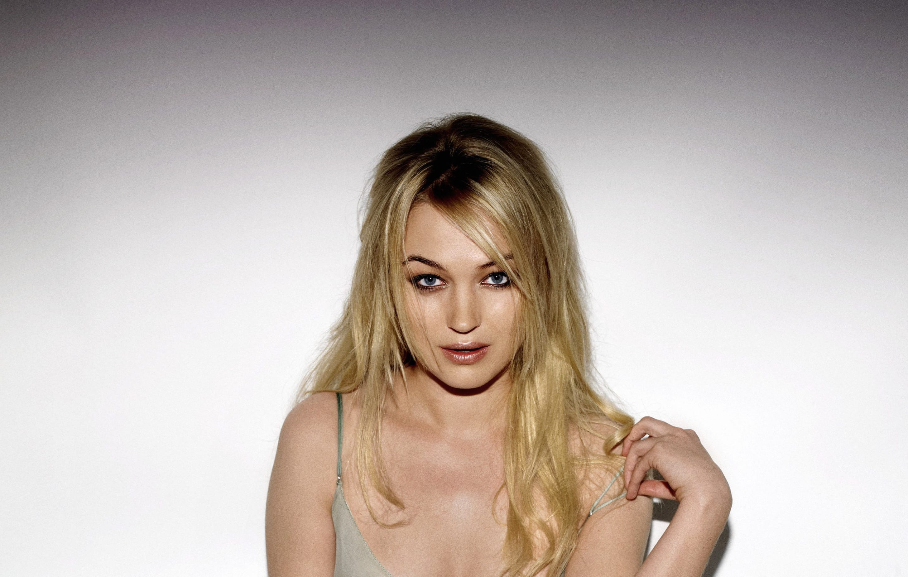 Sophia Myles Captivating Celebrity Glamour wallpapers HD quality